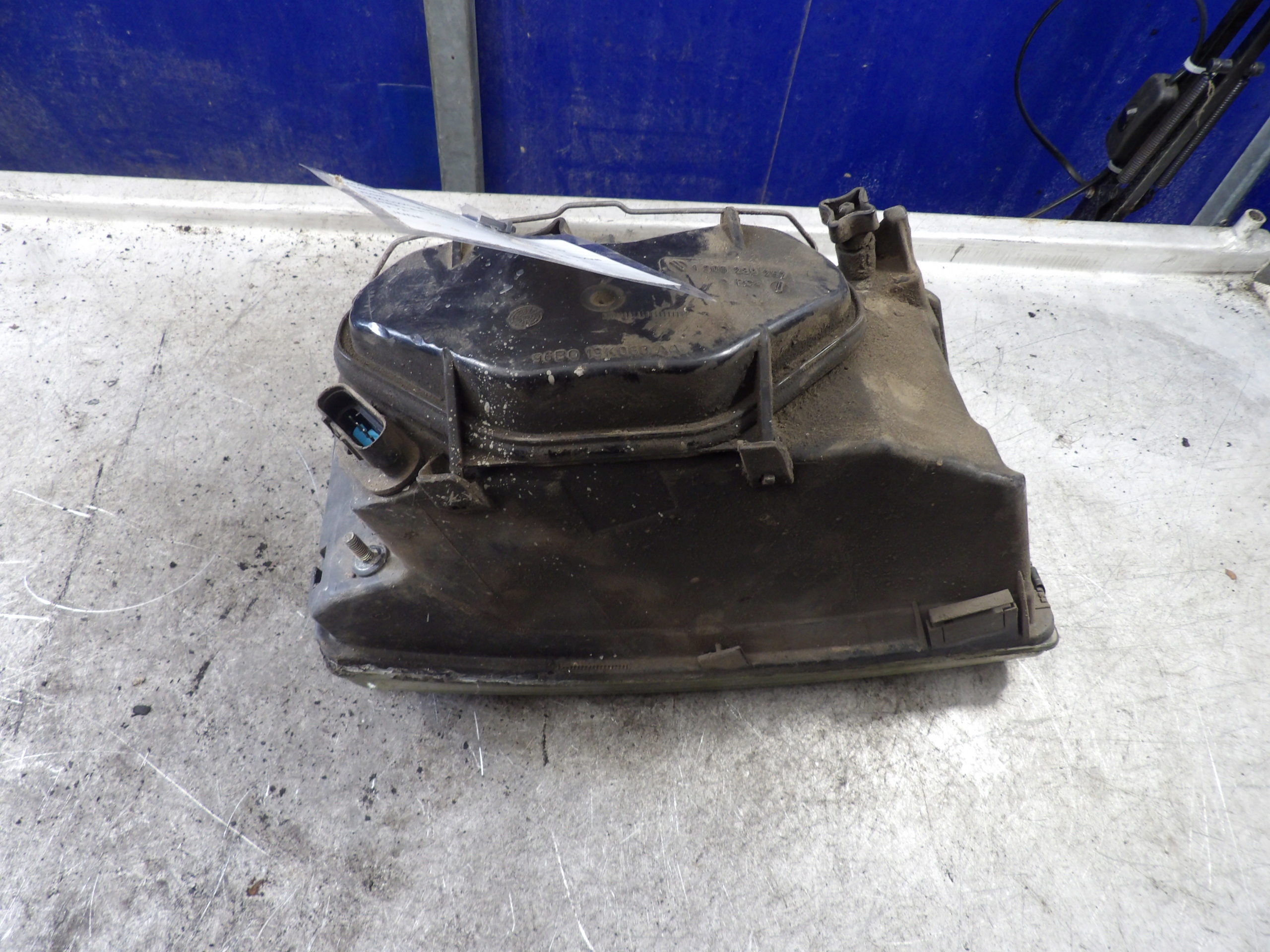 Iveco Daily 35S11 light front left
