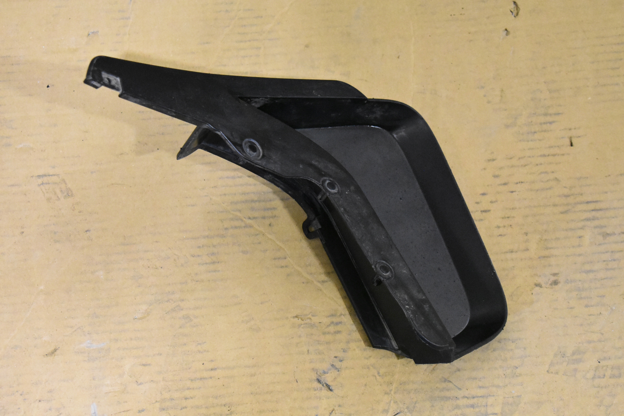IDEALNY mudguard flap rear left MERCEDES W167 1