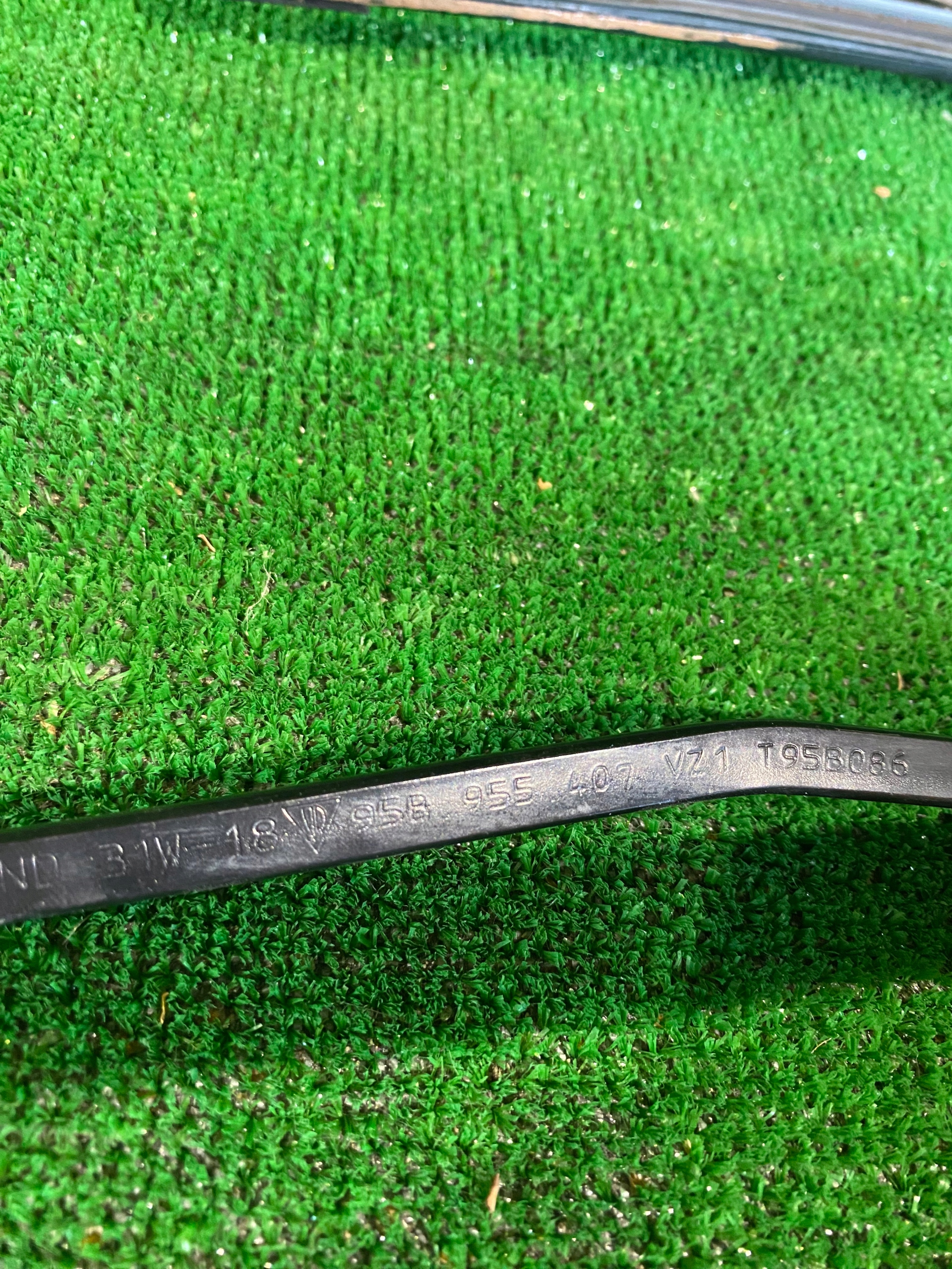 wiper arm right left KOMPLET PORSCHE MACAN 95B