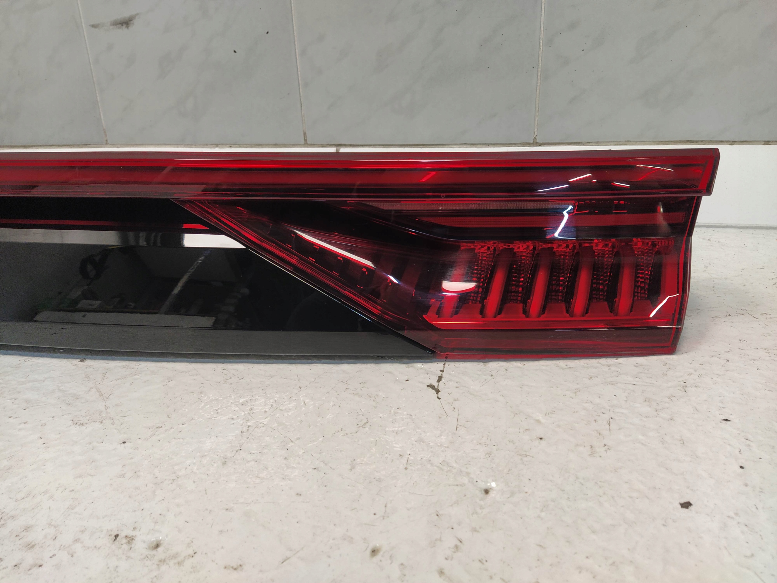 AUDI Q8 4M8 light lights rear part rear cap bonnet