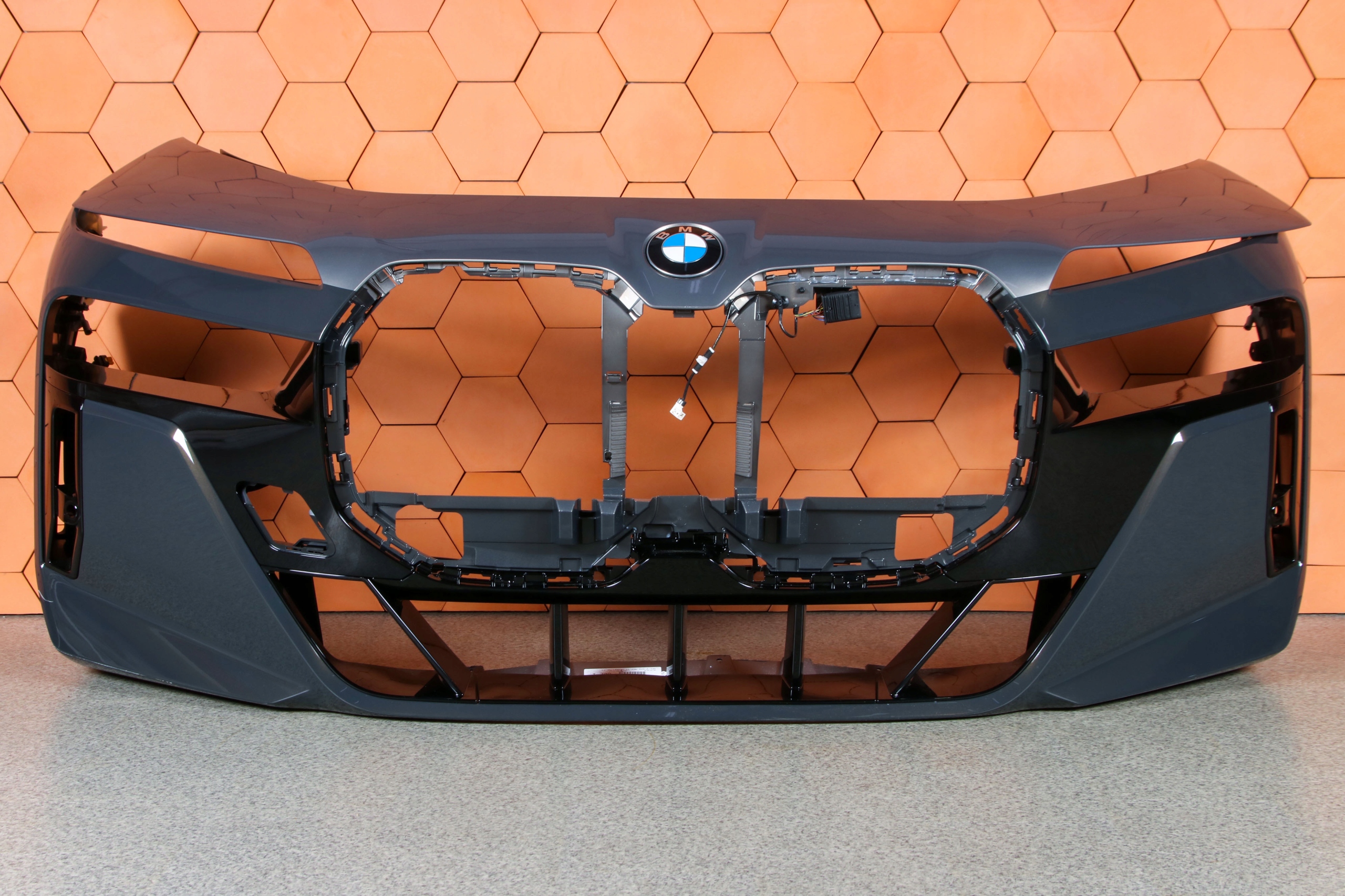 BMW 7 G70 i7 m-packet bumper front USA colour 3MZ