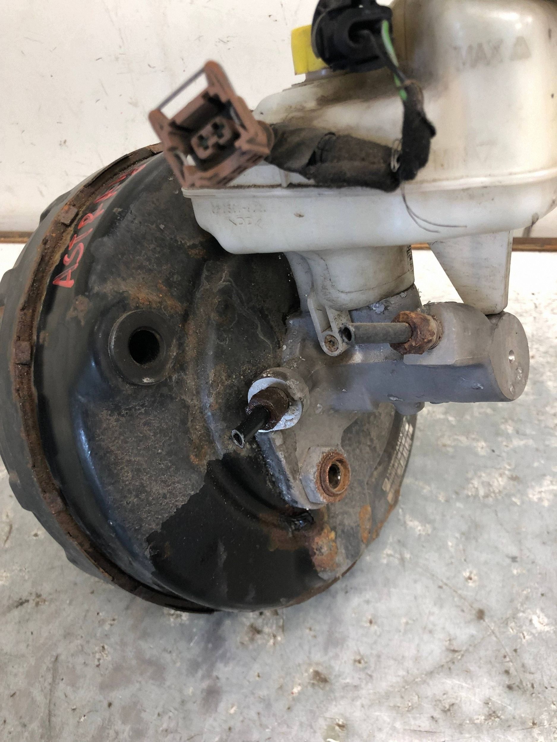 Servo bremsen OPEL ASTRA J 13338058