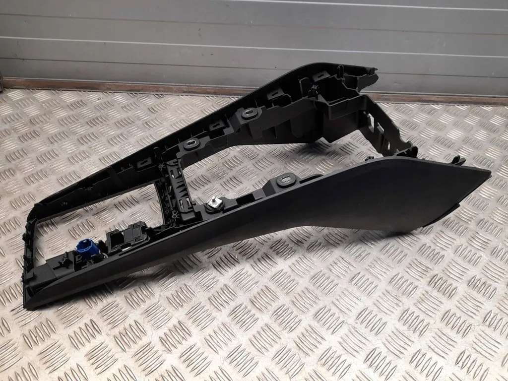 83B863242 - Audi Q3 F3 2020 центр центральные туннели