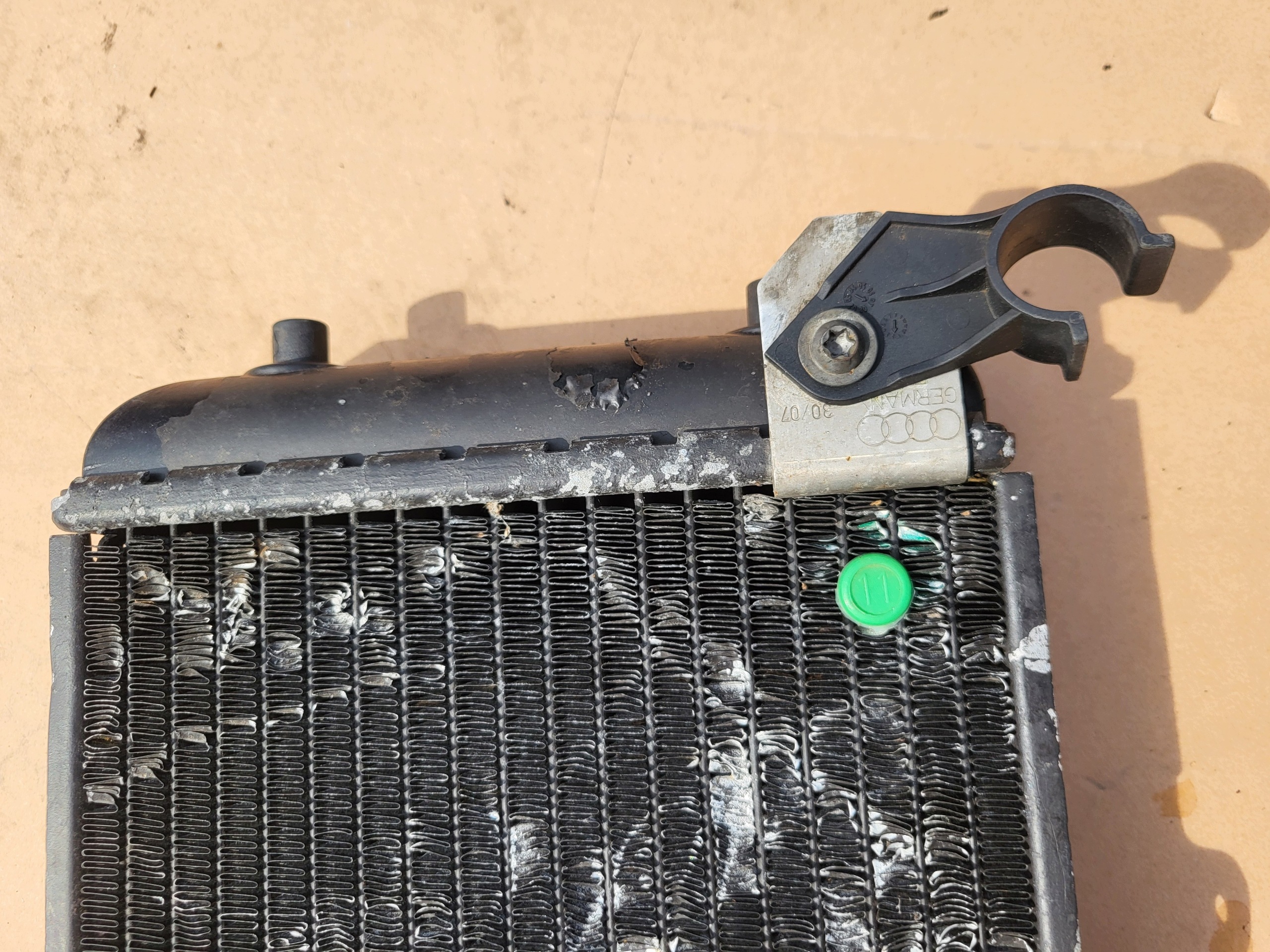 chladič vody RADIATOR hadice AUDI A4 B6 B7 8E RS4 8E0121212H 8E0121058B OE