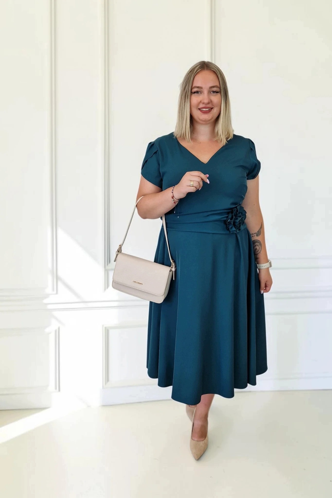 Elegantní Šaty Midi Polokruh Květ v pase Lahvově Zelená Barva 46