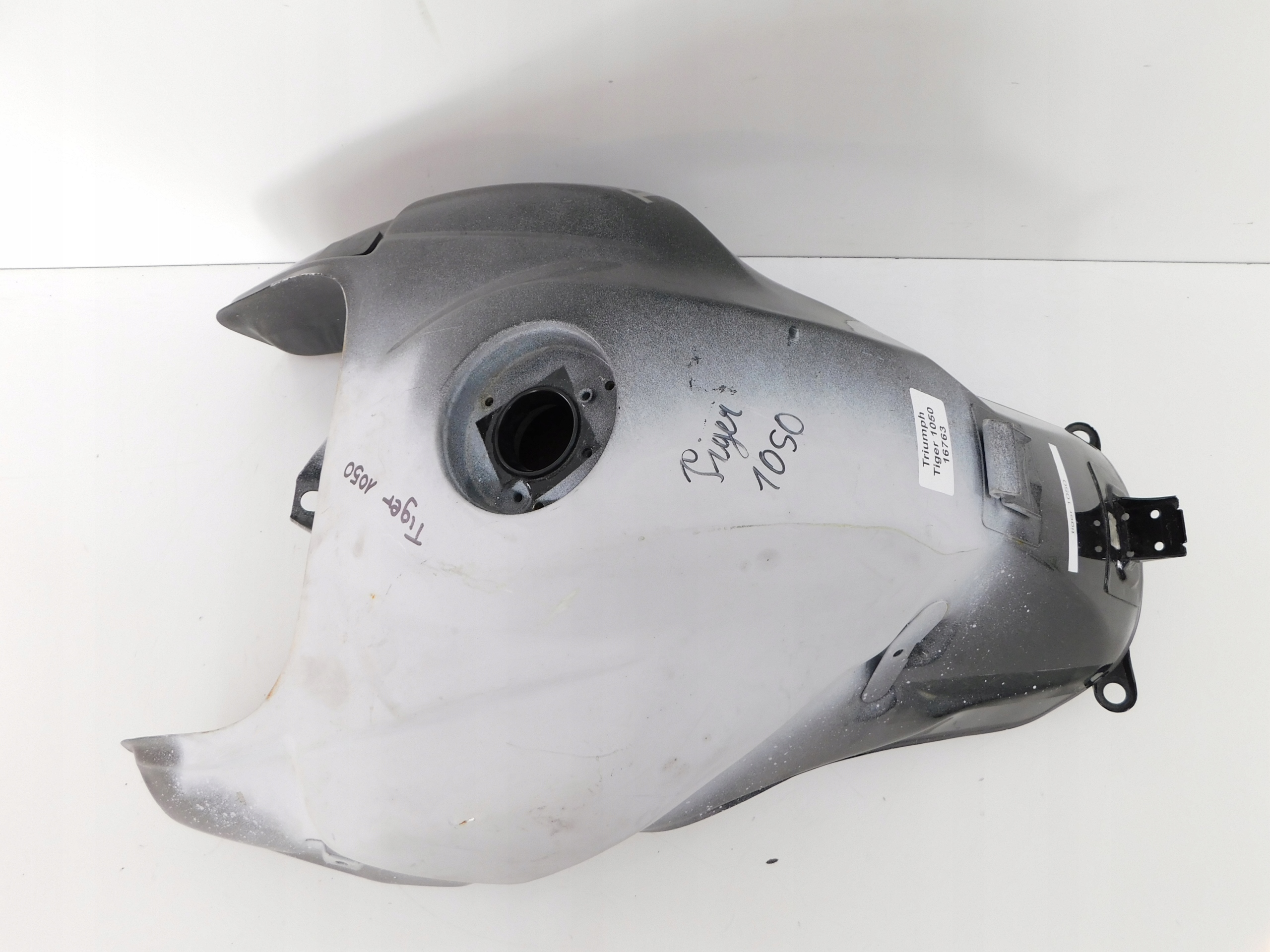 TRIUMPH TIGER 1050 ZBIORNIK PALIWA BAK