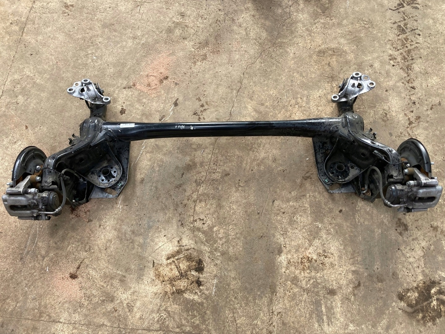 ASTRA K 5 OŚ TYLNA BELKA ELEKTRYCZNE ZACISKI