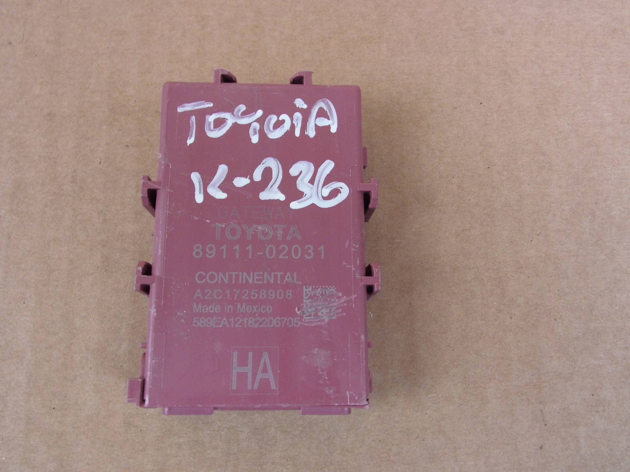 Toyota Corolla E21 module control unit GATEWAY 89111-02031