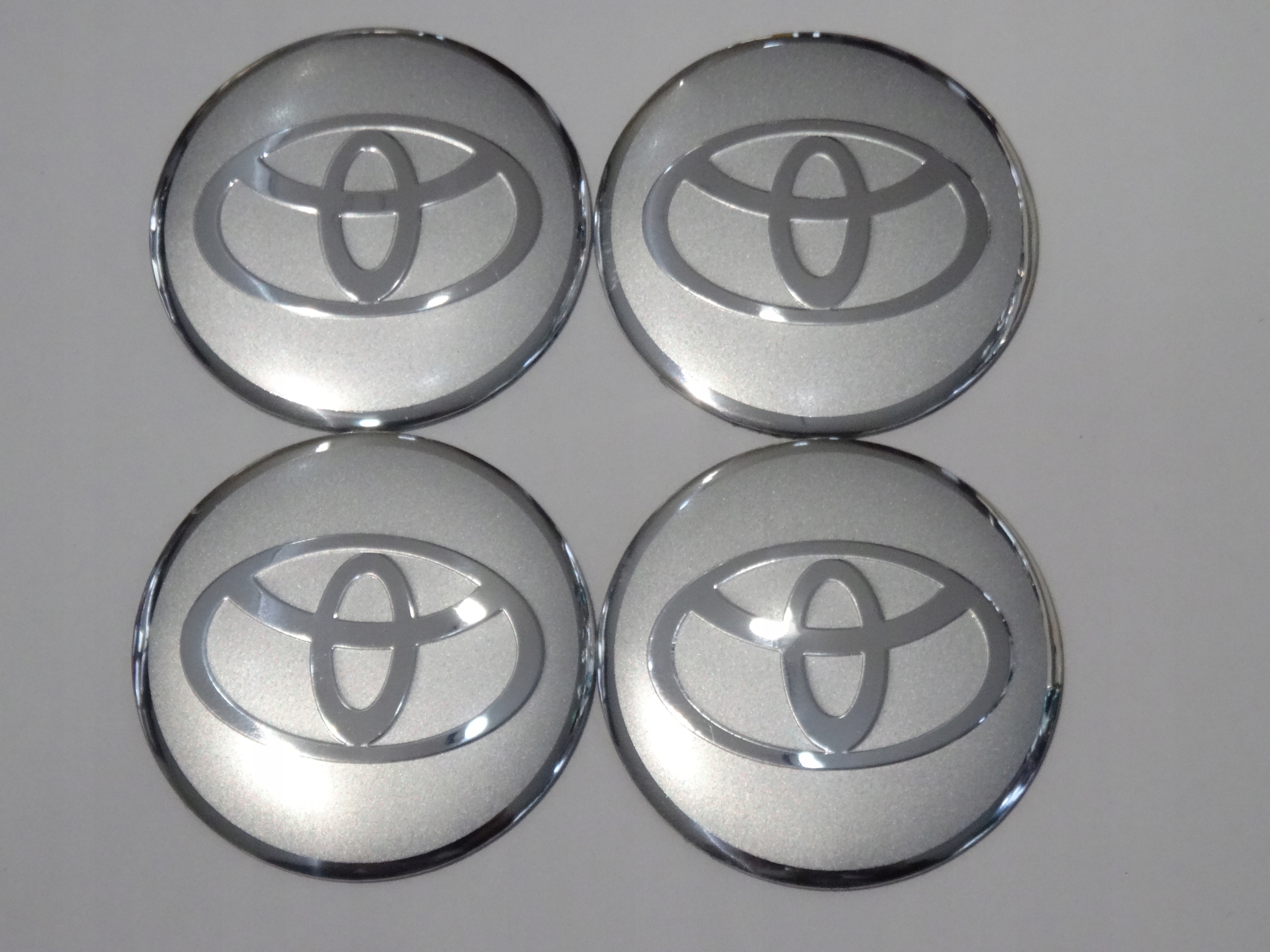 

4x Aluminiowe naklejki na dekielki Toyota 56mm sr