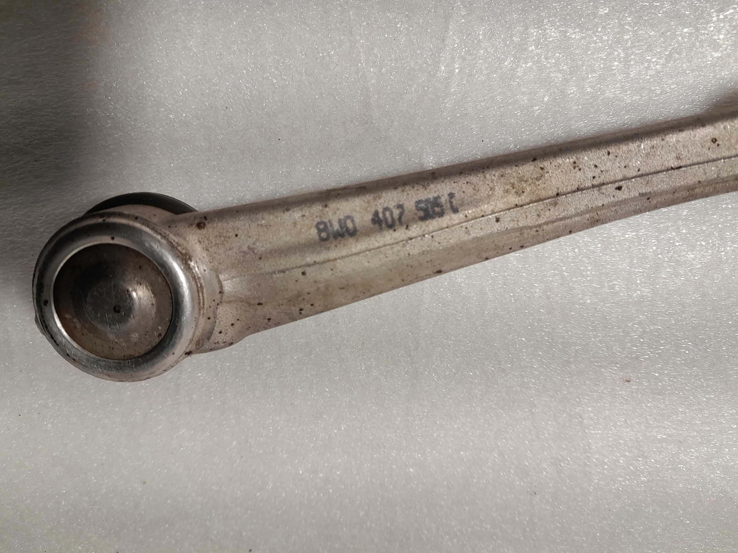 AUDI A4 B9 arm left front 8W0407505C