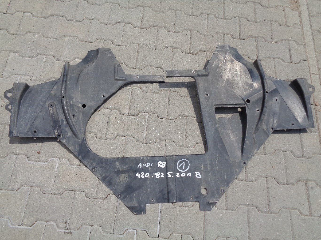 AUDI R8 420 ЗАХИСТ ПОВЕРХ ДВИГУНА TYL20825201b