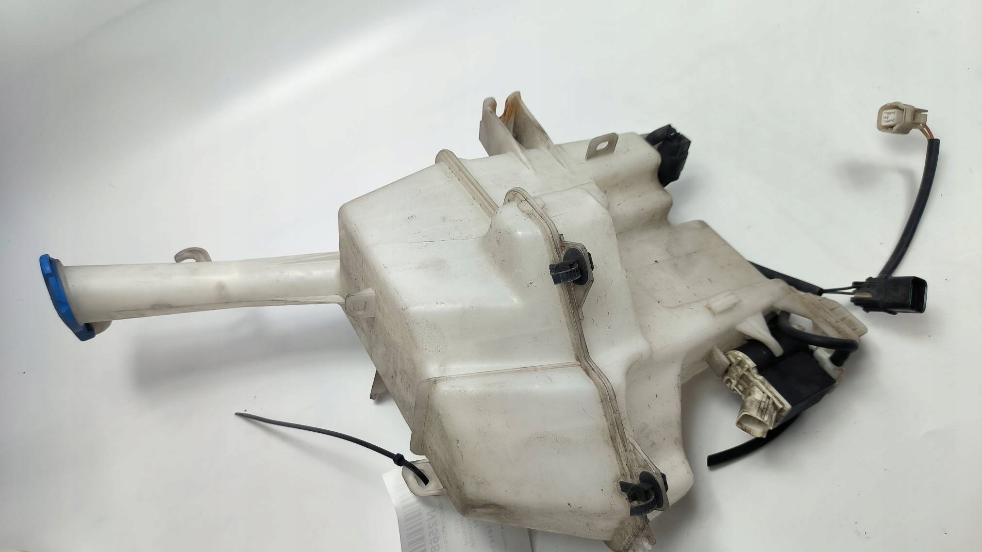 washer fluid tank 98610-2V000 HYUNDAI VELOSTER