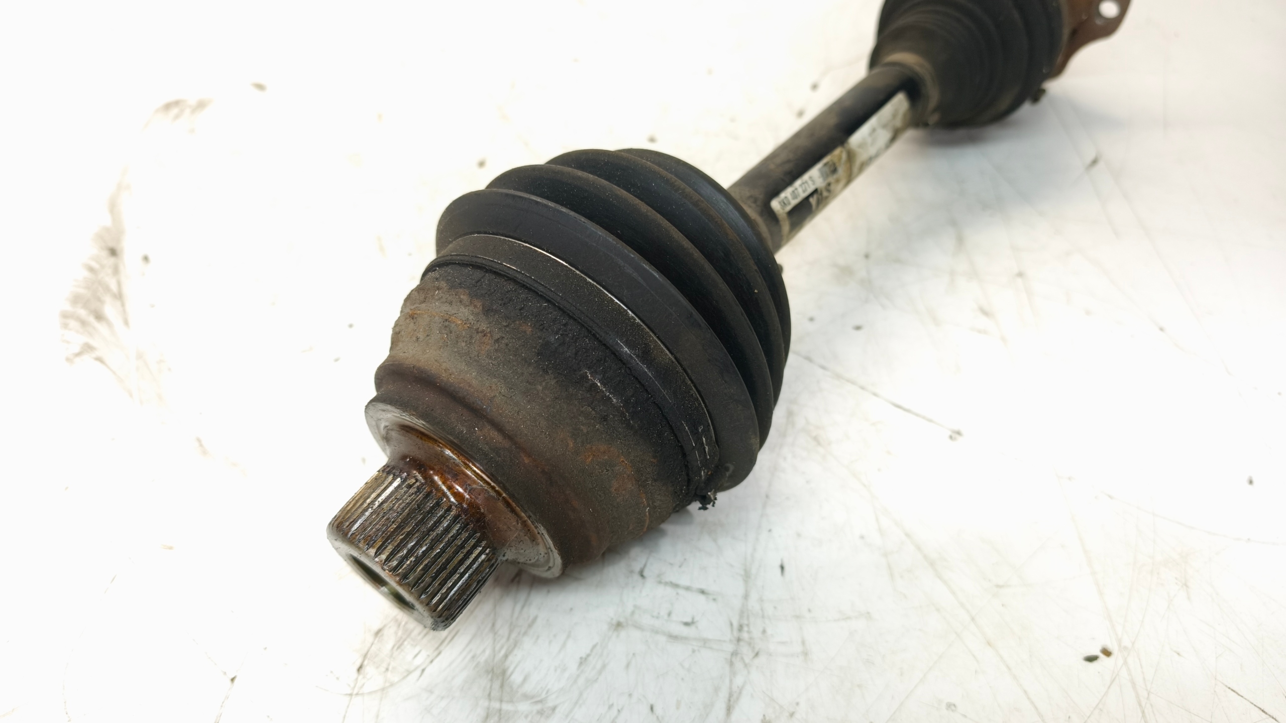 Antriebswelle links oder rechts vorne AUDI A4 B8 A5 8T 2.7 3.0 TDI 8K0407271S