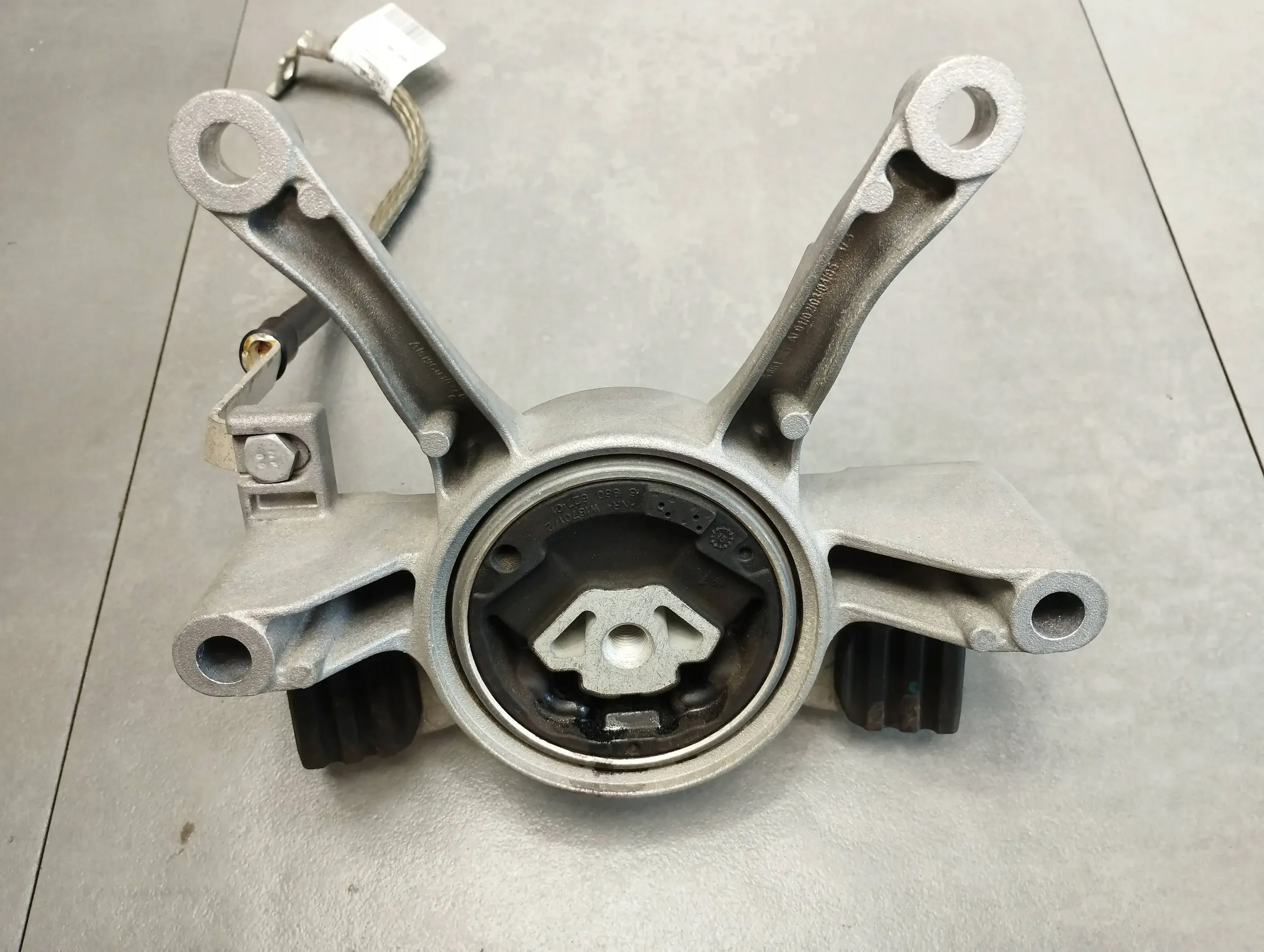 BMW 7 G11 750i gearbox mounting 6862573