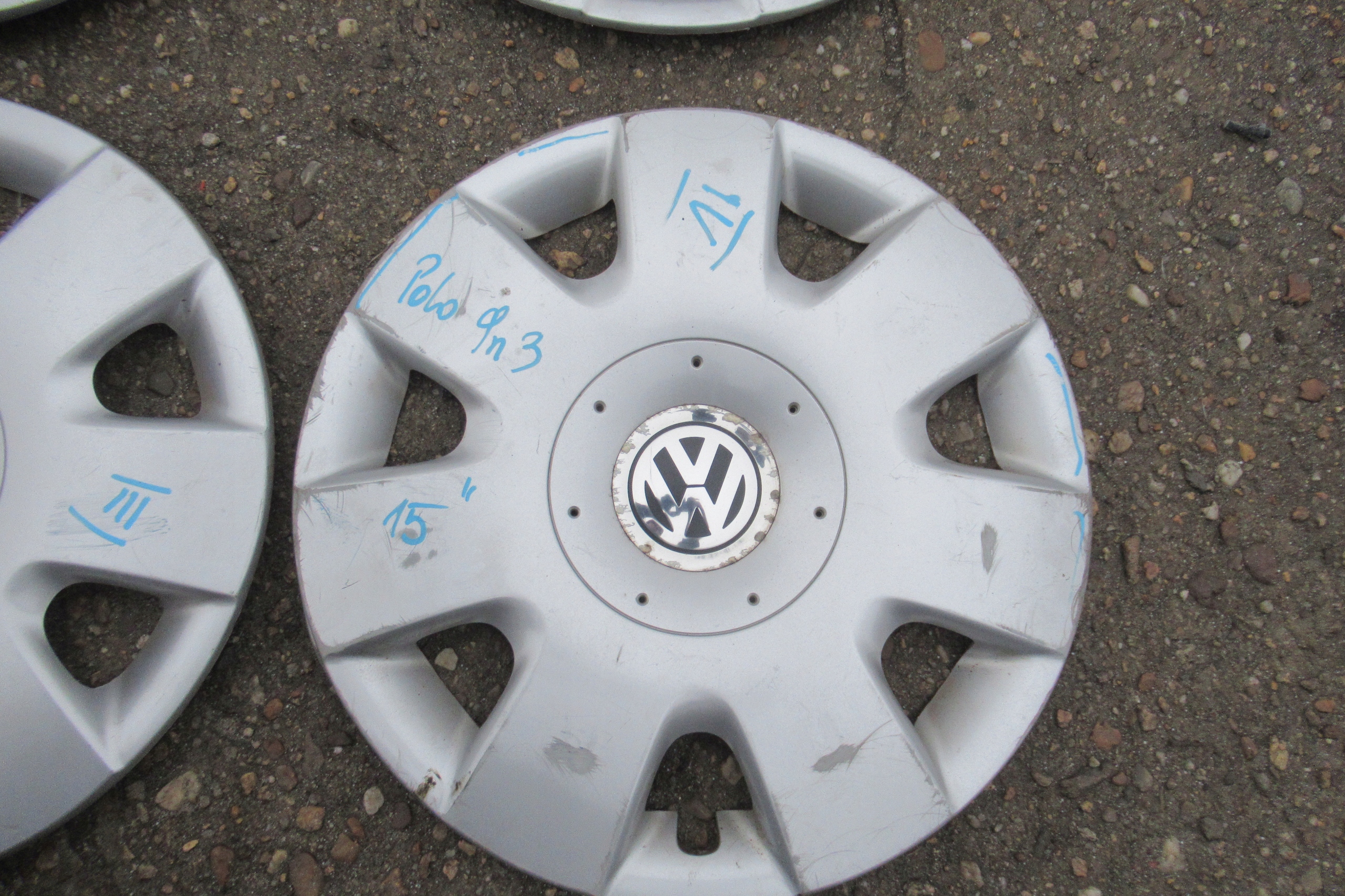 VW POLO 9N 08R Radklppen 15 ORGINAL KPL 6Q0601147P