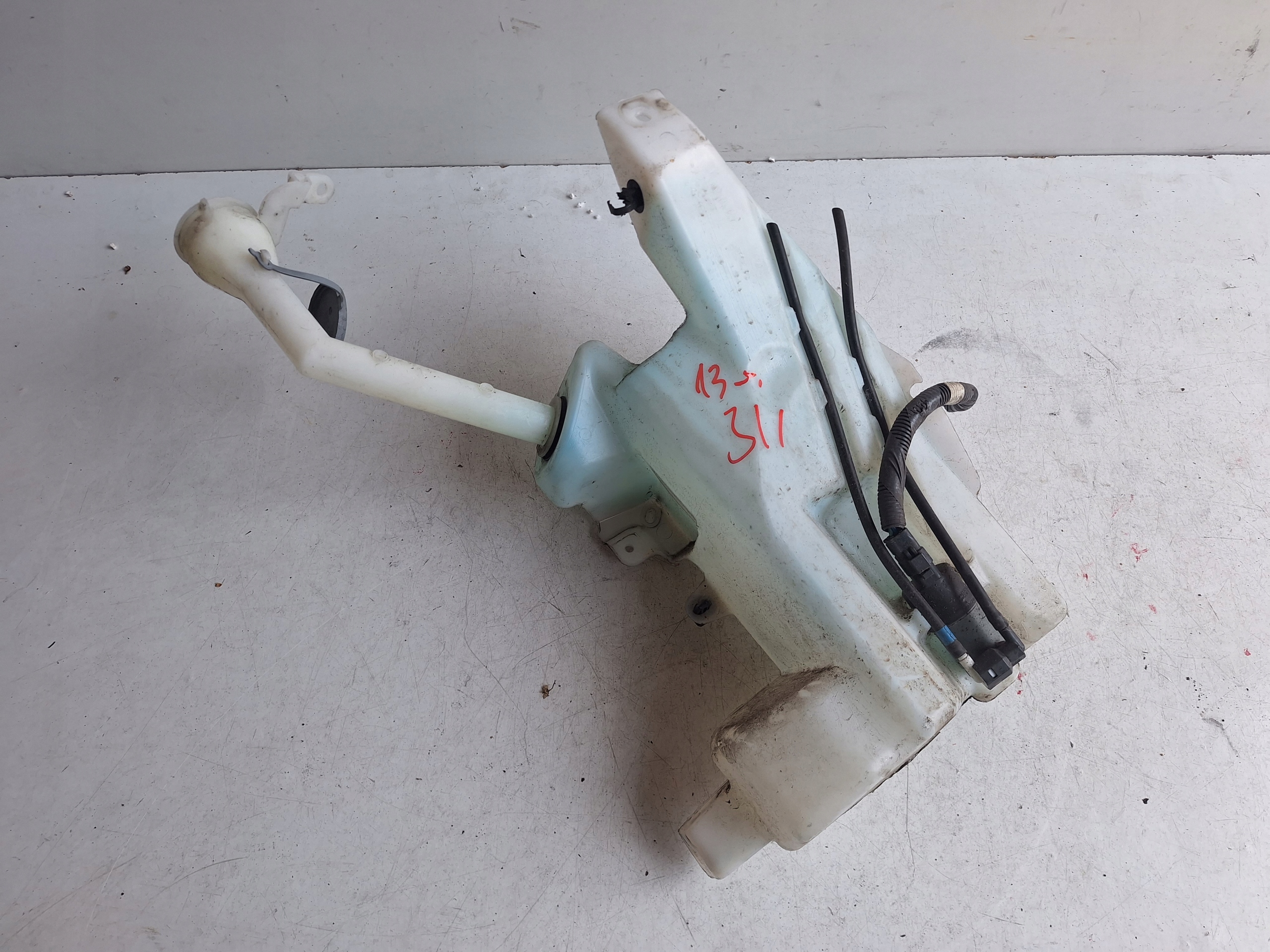 NISSAN QASHQAI J11 13-17 Behälter Spritzdüse