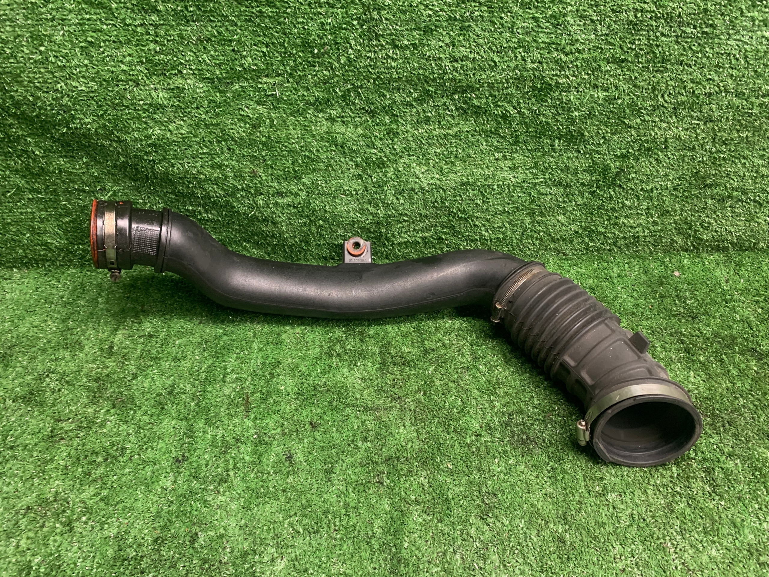 cijev interkulera prijenos 04861686AC CHRYSLER 300C lijepa