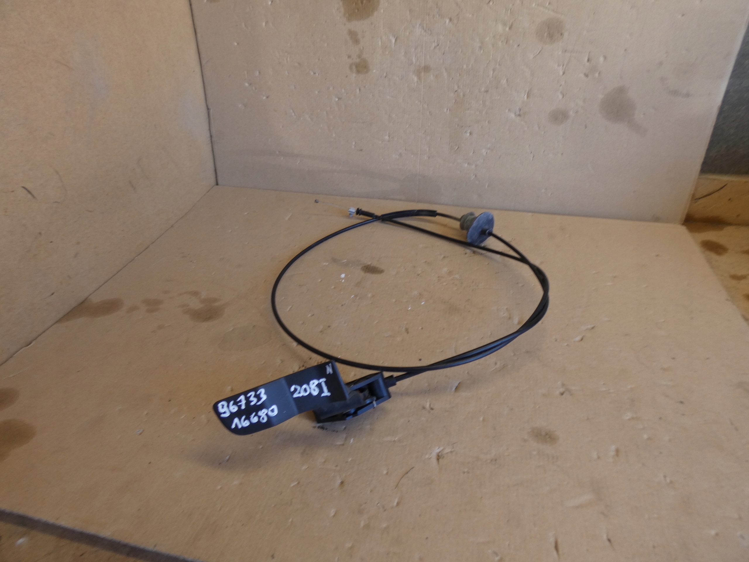 Câble Levier cable ouverture capot du capot Peugeot 208 1 et 9673316680