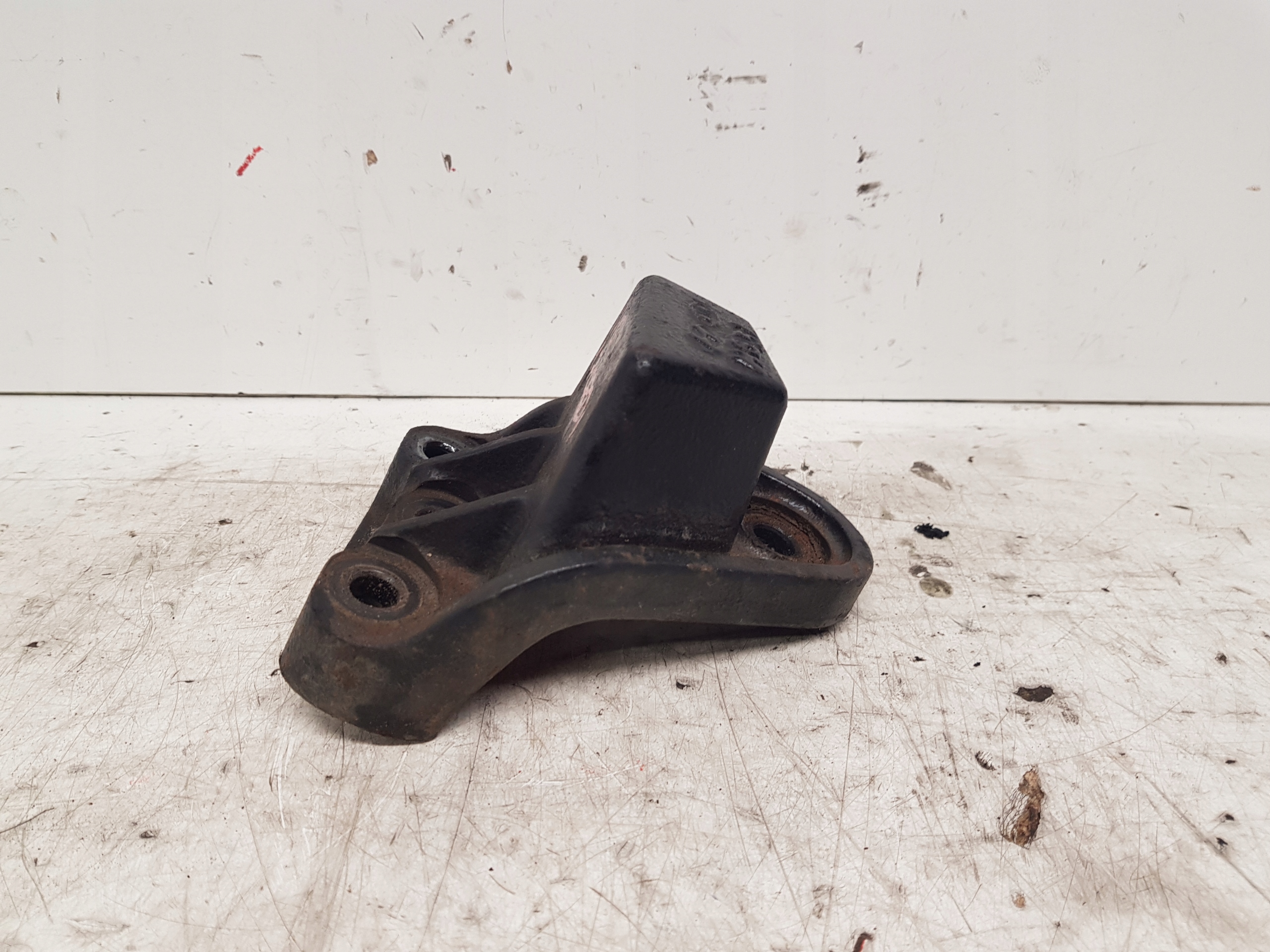 HYUNDAI I40 1,7CRDI holder engine mount 2011