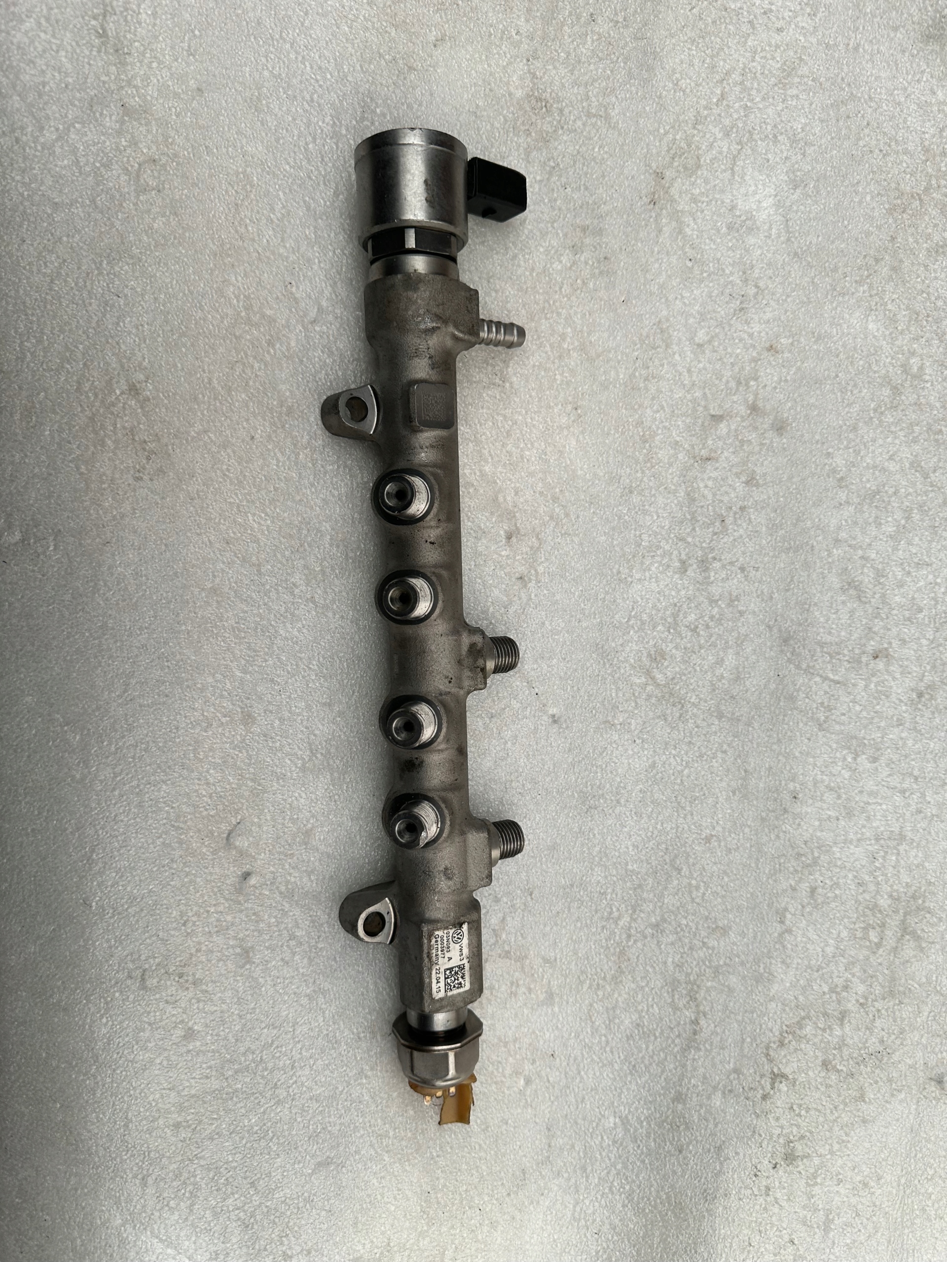 LISTWA WTRYSKOWA PALIWA VW ARTEON PASSAT 03N093A....