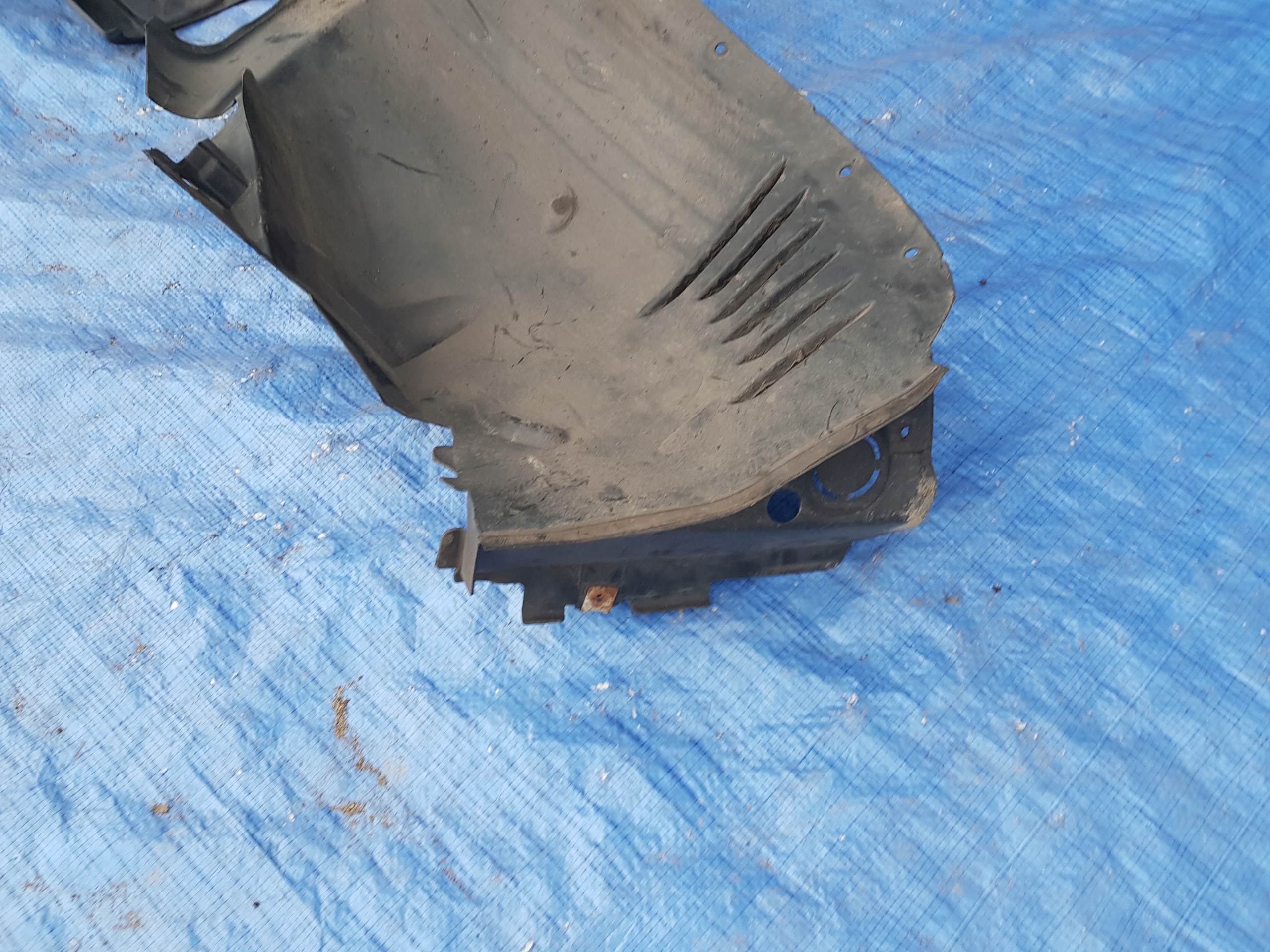 complete mudguard right front MERCEDES W204 2046984030 2046984430