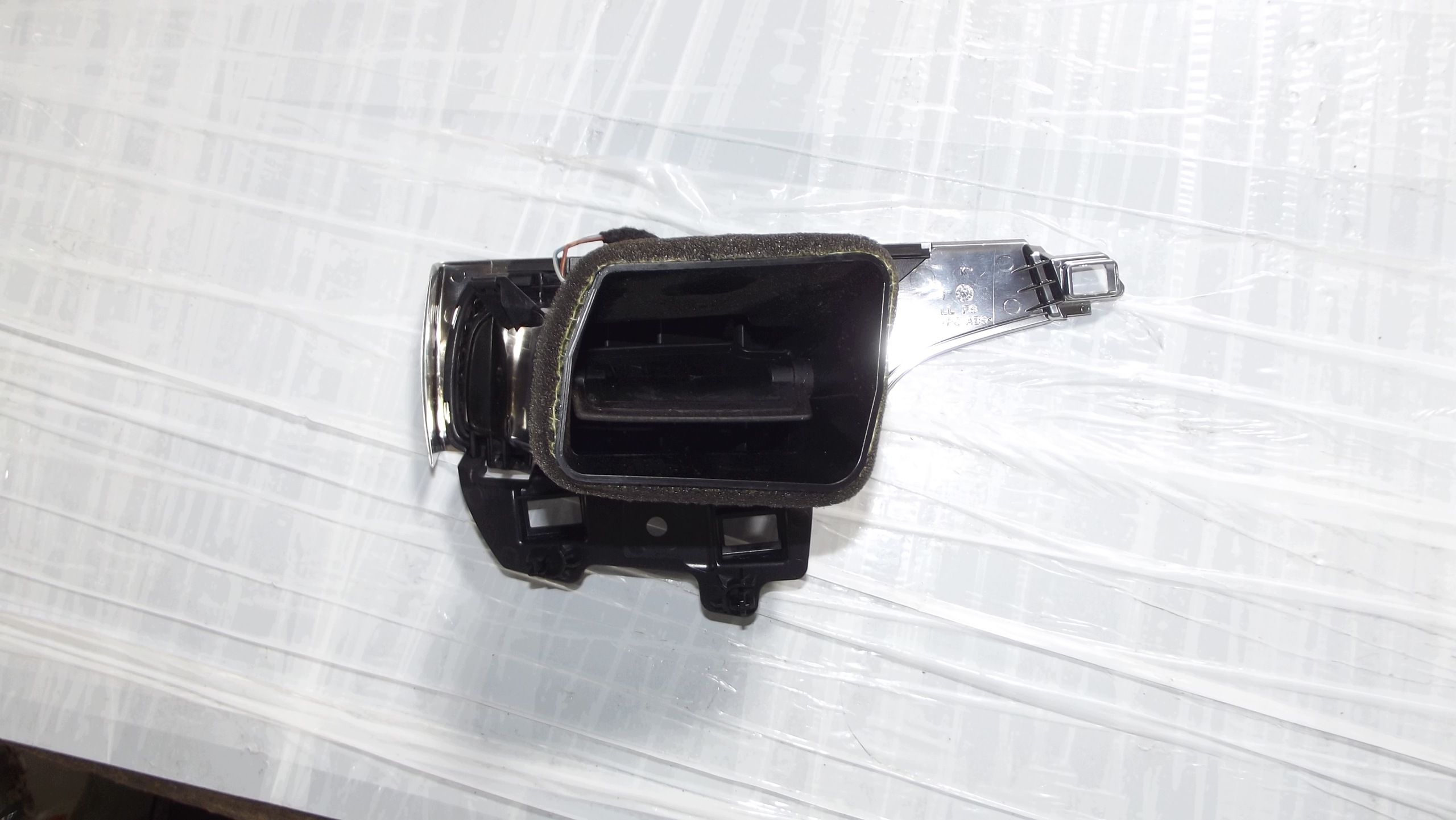 Audi A6 C7 grid air conditioning devices left 4G1820901