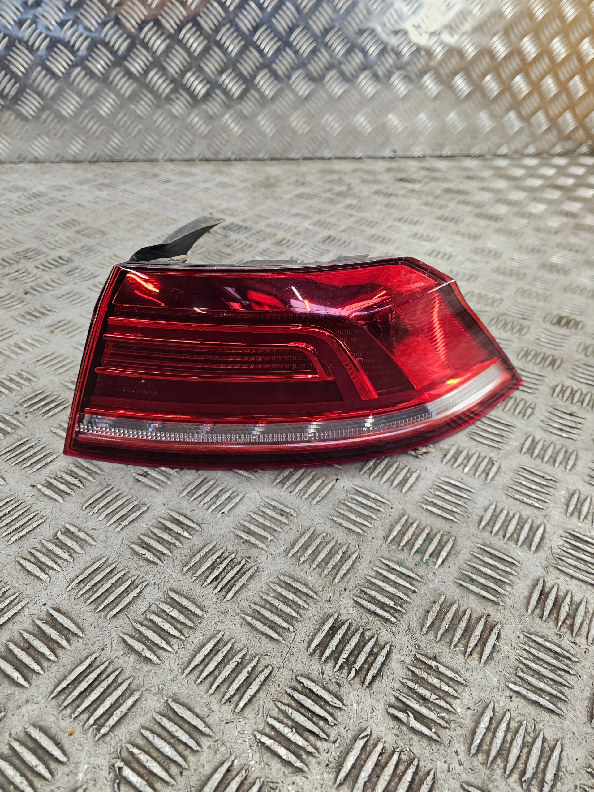 light right rear part right rear W fender VW PASSAT B8 sedan