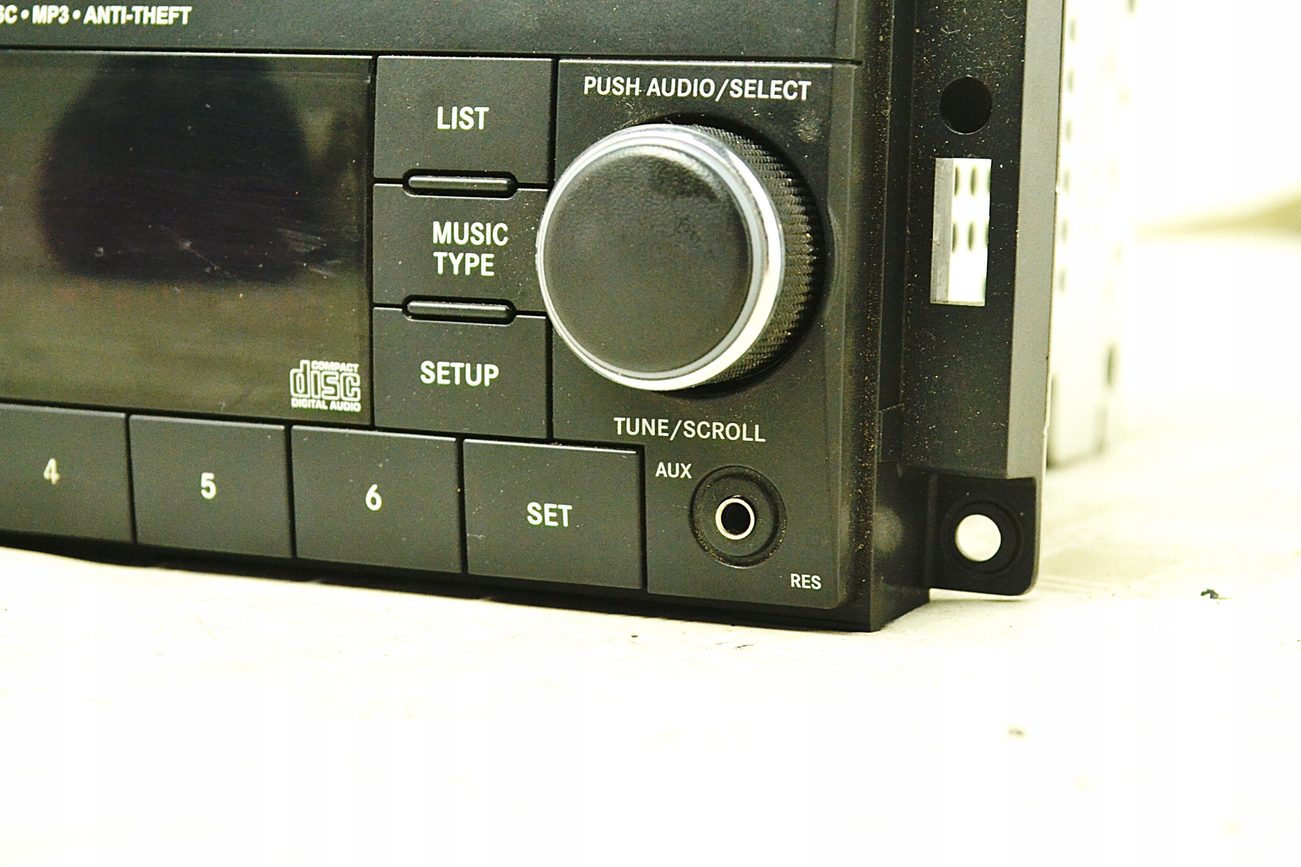 DODGE CHRYSLER TOWN COUN RADIO SIRIUS P05091257AF Typ samochodu 4x4/SUV Samochody osobowe