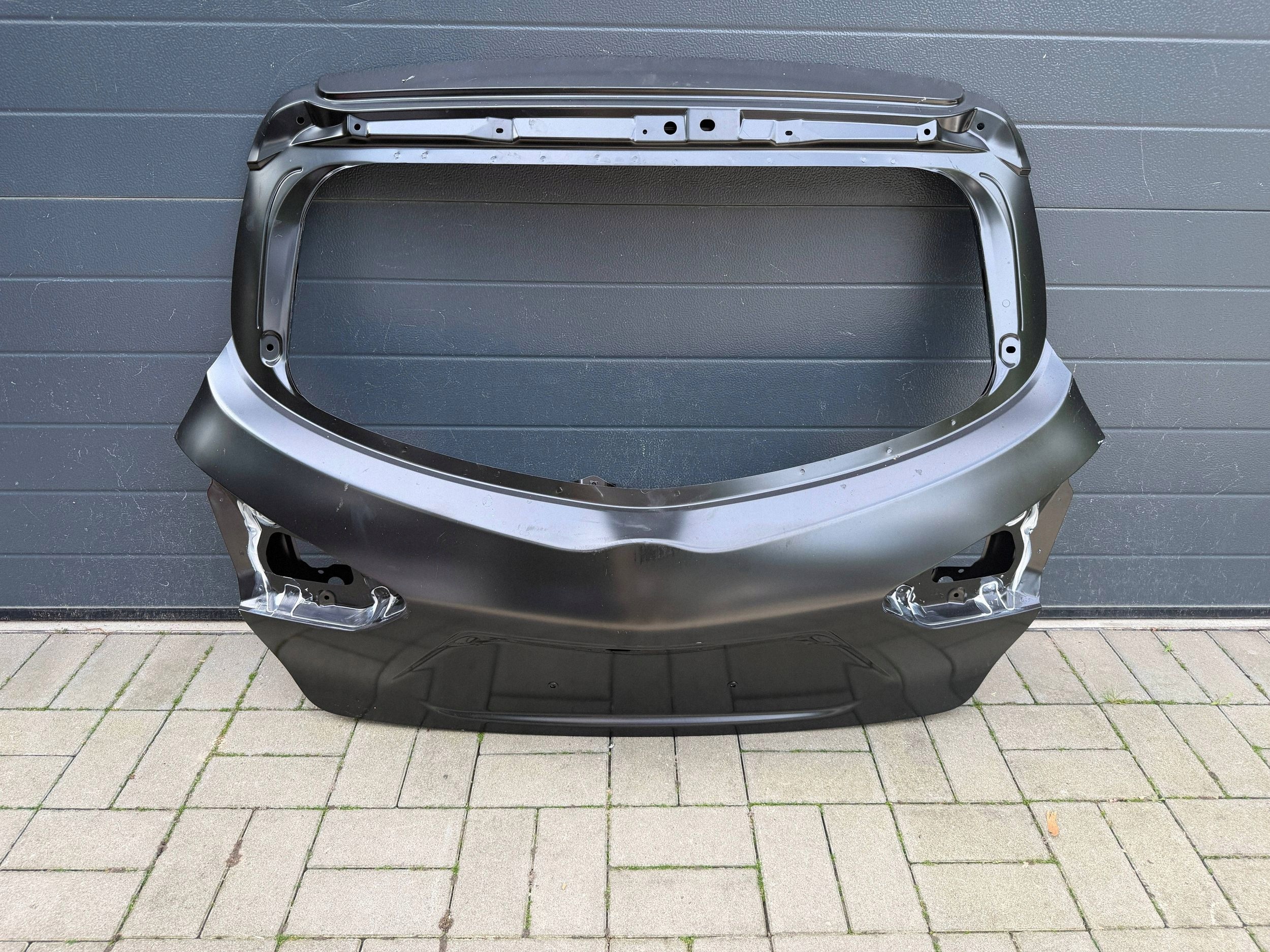 Nissan Pulsar 14- boot door rear