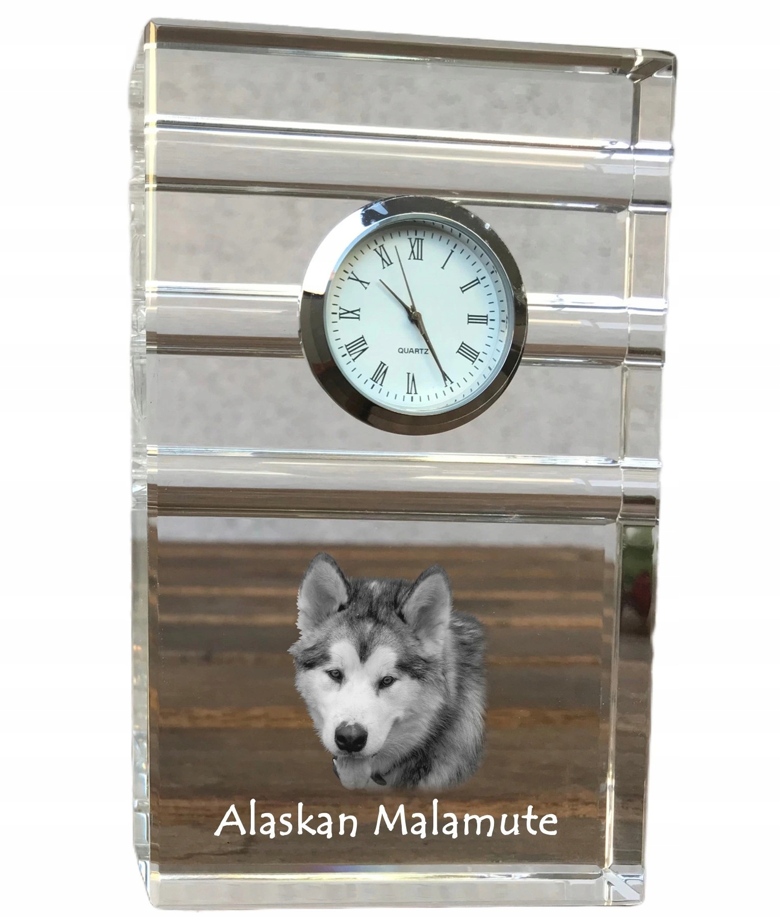 Aljašský malamute krištáľový stolný hodinák so psom, s vašou fotografiou