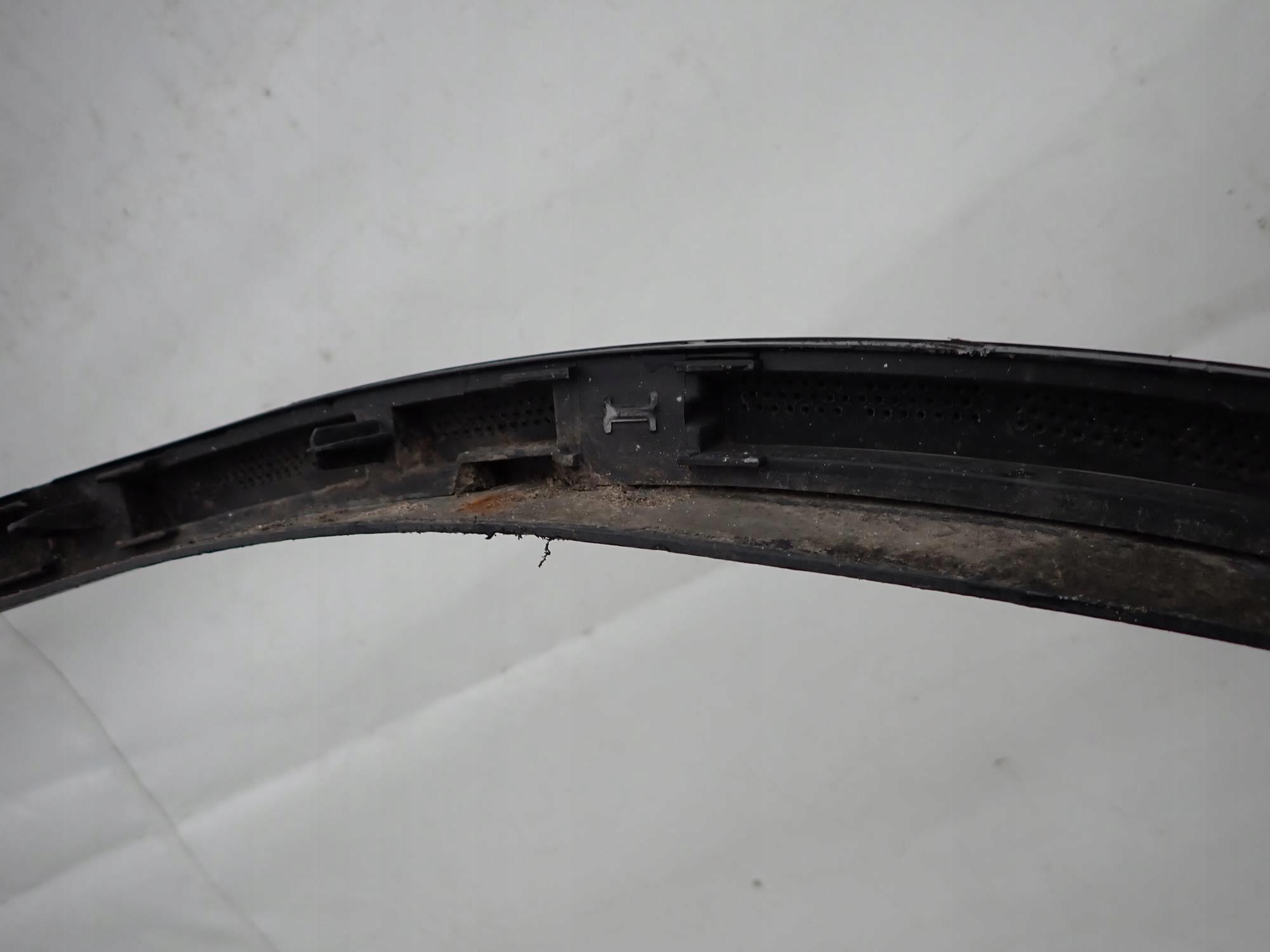 VW TOUAREG II 2 10-18 cap moulding right front