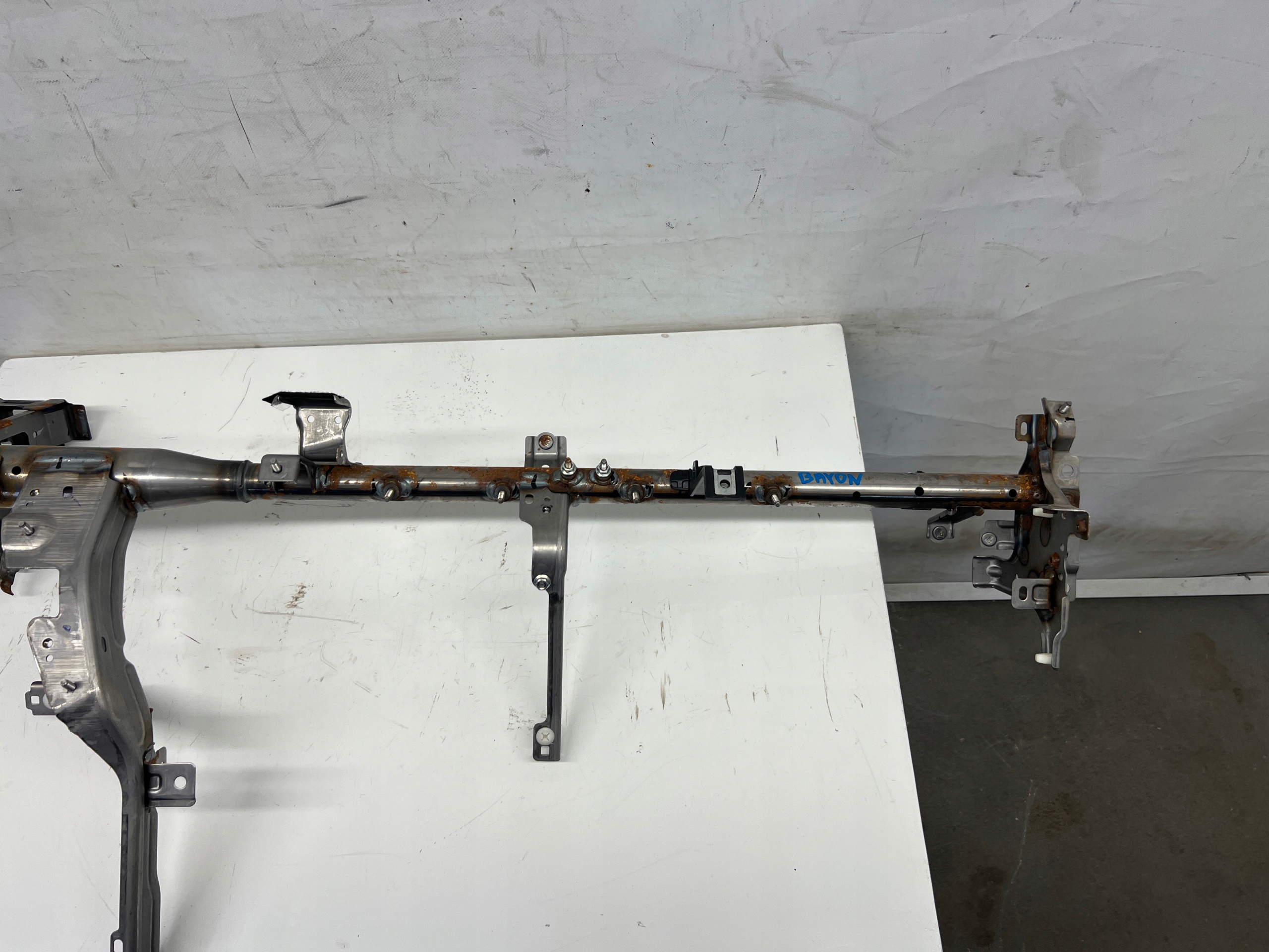 Hyundai Bayon sider support below deske 84410-Q0350