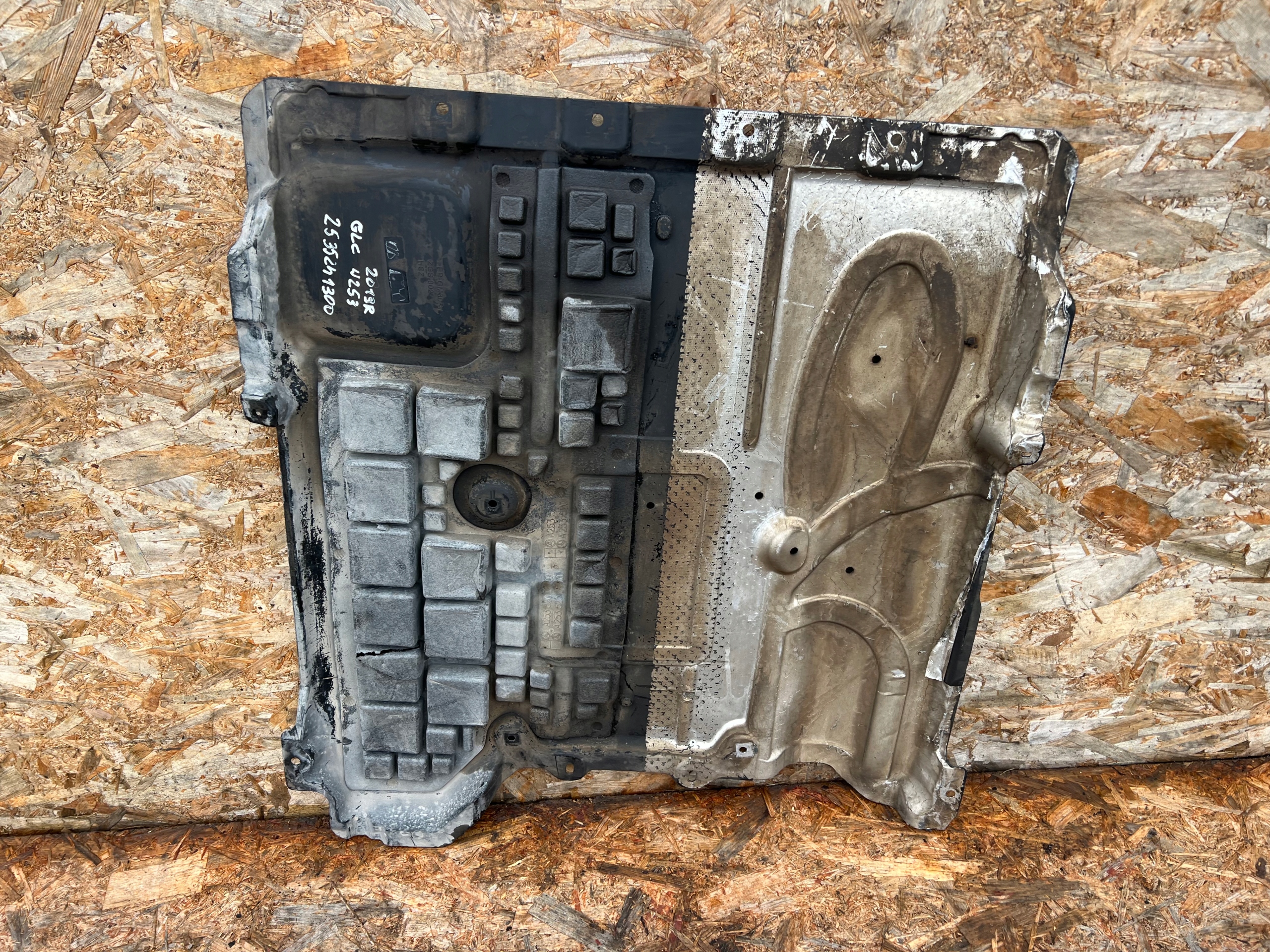 cover below engine MERCEDES GLC X253 A25325201300