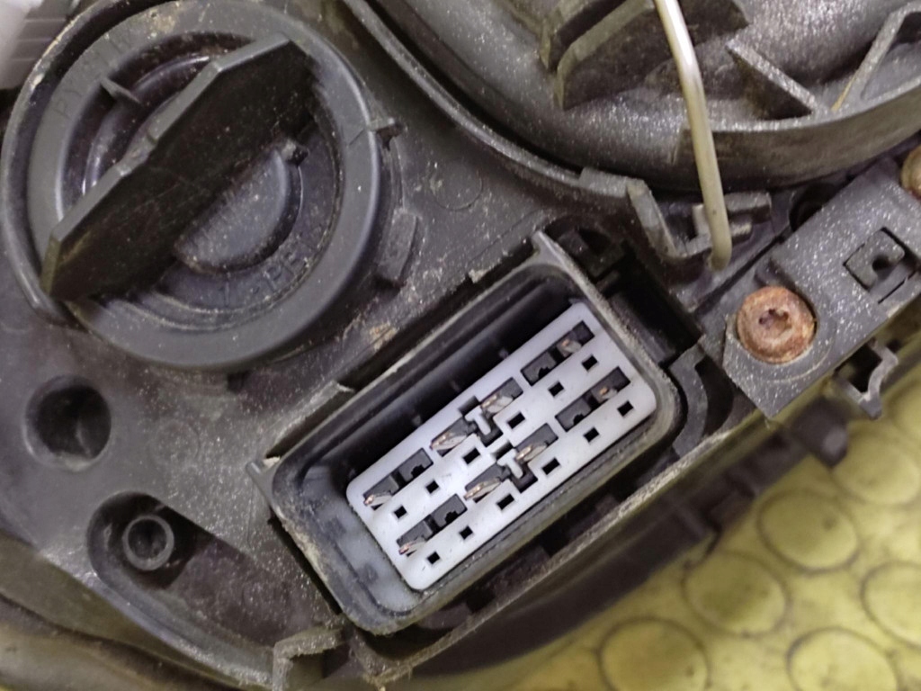 VOLVO V50 REFLEKTOR light left front 30698648
