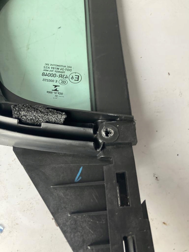 window door left rear part CORSA F TROJKAT 21R