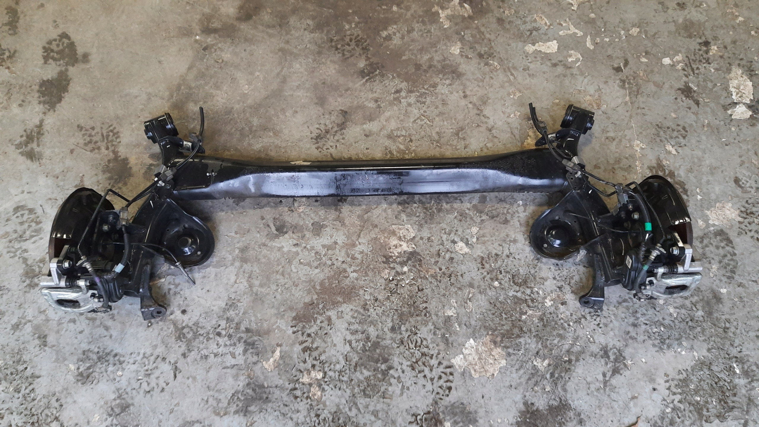 NISSAN QASHQAI J11 LIFT 17-20 OŚ TYLNA