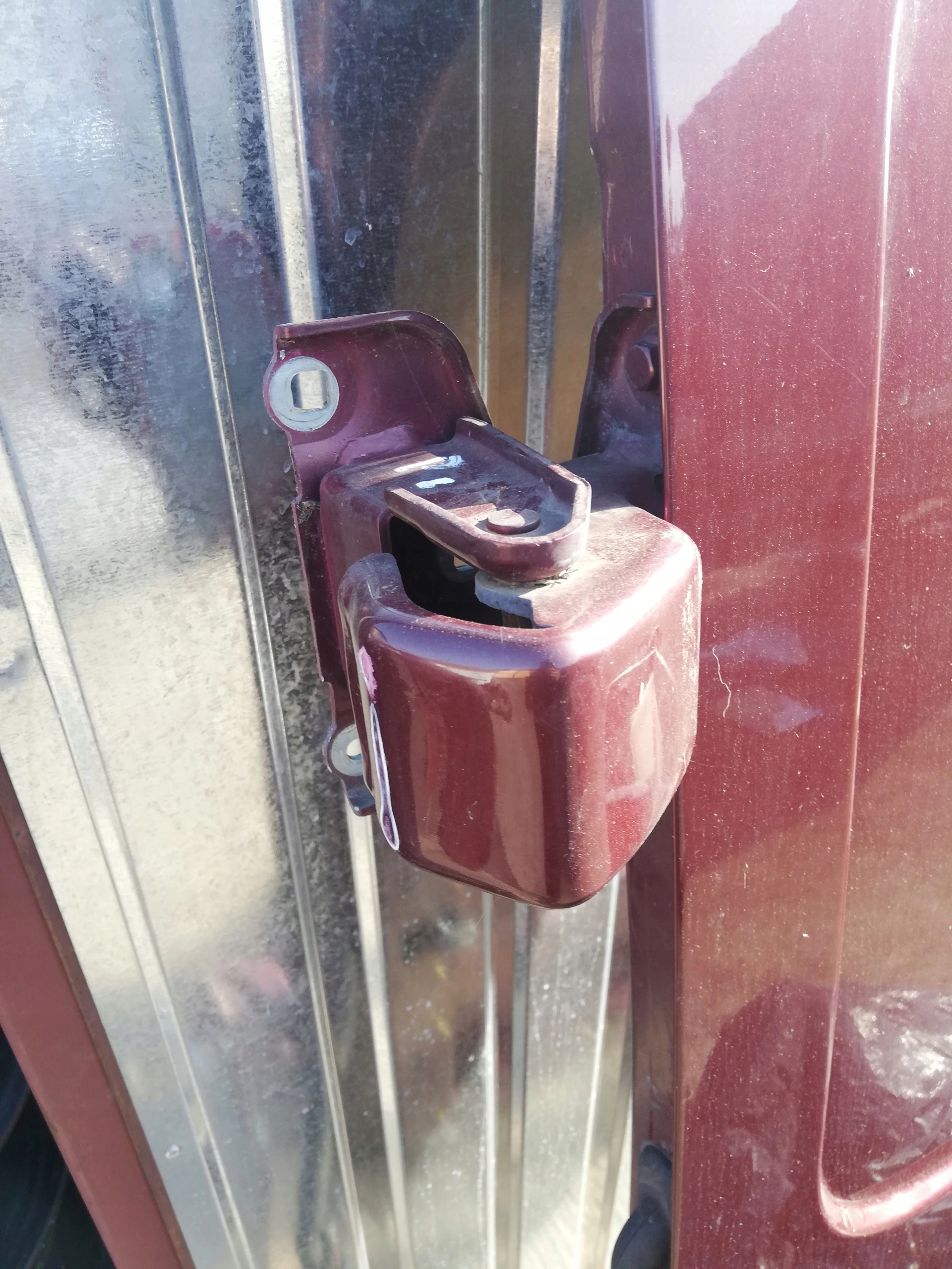 ZAWIAS ZAWIASY TYLNYCH DRZWI OPEL VIVARO TRAFIC Producent części Opel OE