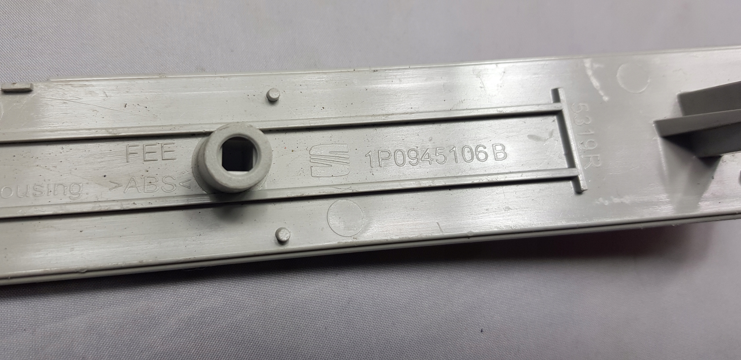 ORYGINALNE ŚWIATŁO ODBLASKOWE SEAT LEON 1P0945106B Numer katalogowy części 1P0945106B