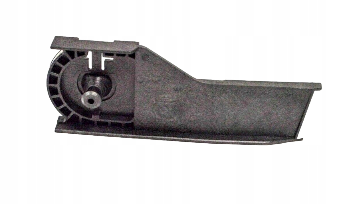 MERCEDES CLA GLA dolny lewy uchwyt chlodnicy