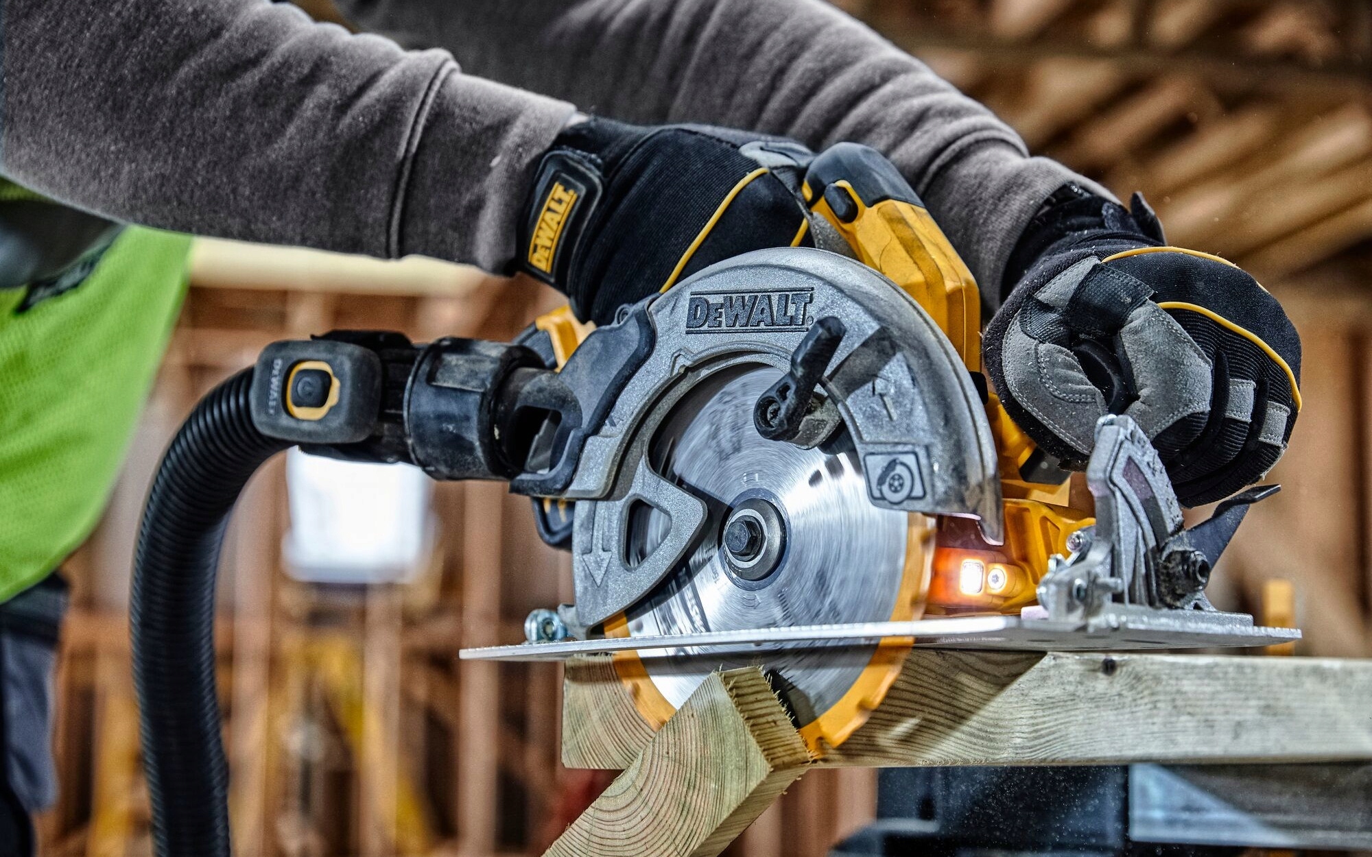 Pilarka piła tarczowa akumulatorowa 18V 184mm walizka body DeWALT DCS570NT Prędkość obrotowa 5500 rpm