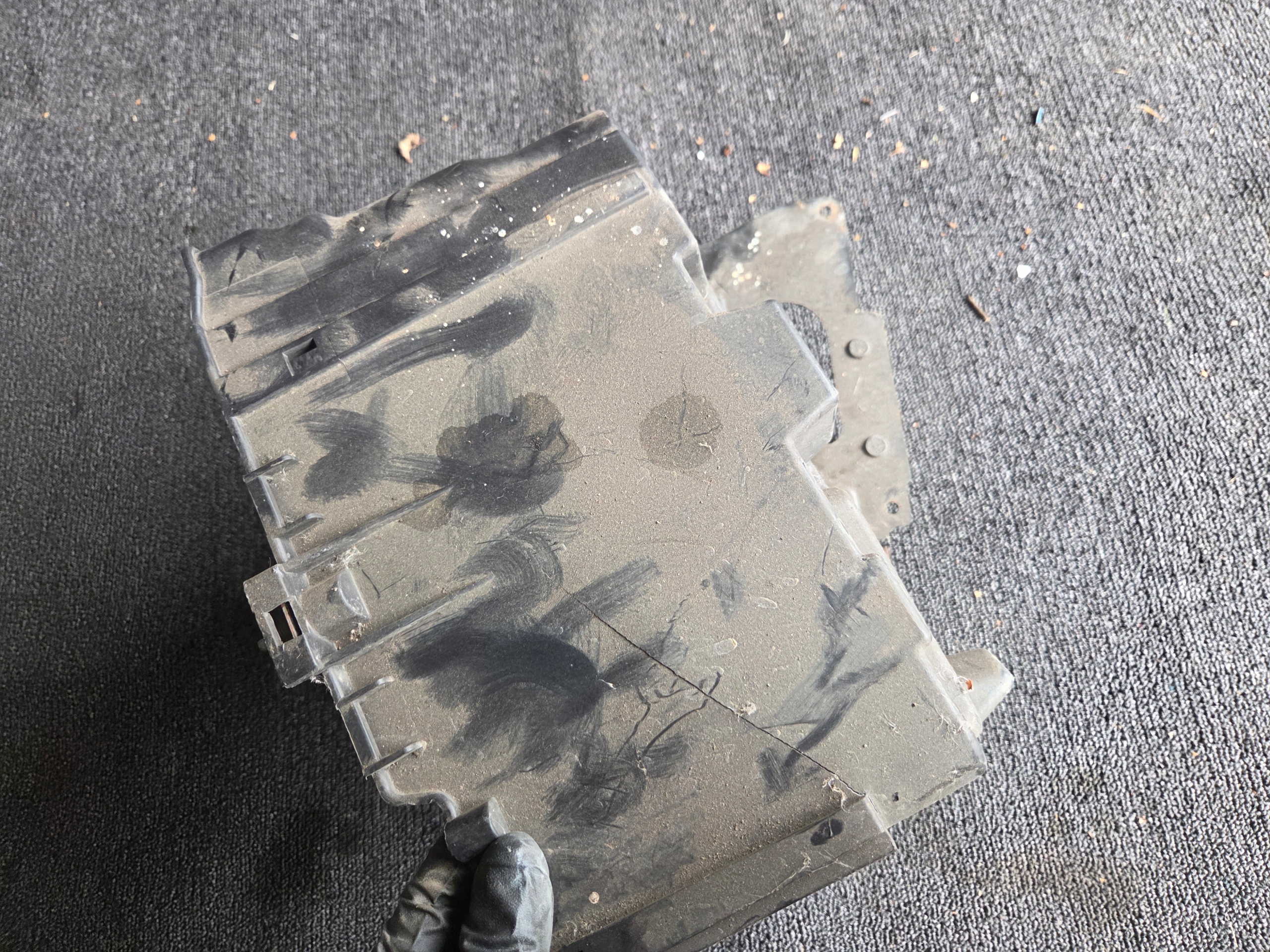 Gehäuse Blende Abdeckung Akumulatora FORD 8V2110723-BB