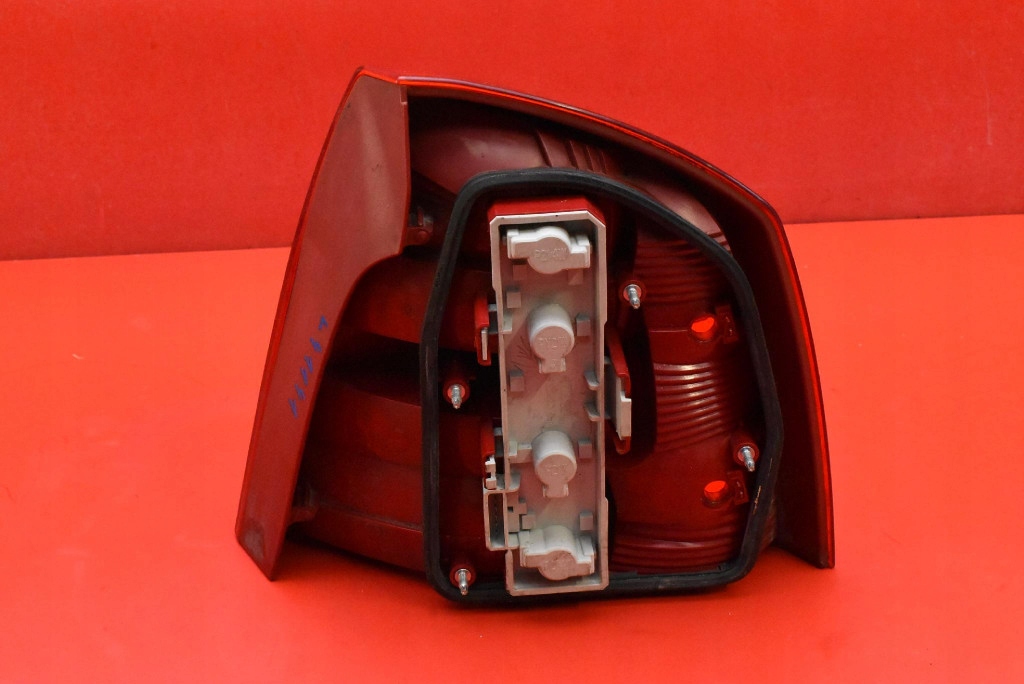 light left rear part rear 1Z5945095A SKODA OCTAVIA 2 II HB 04-08