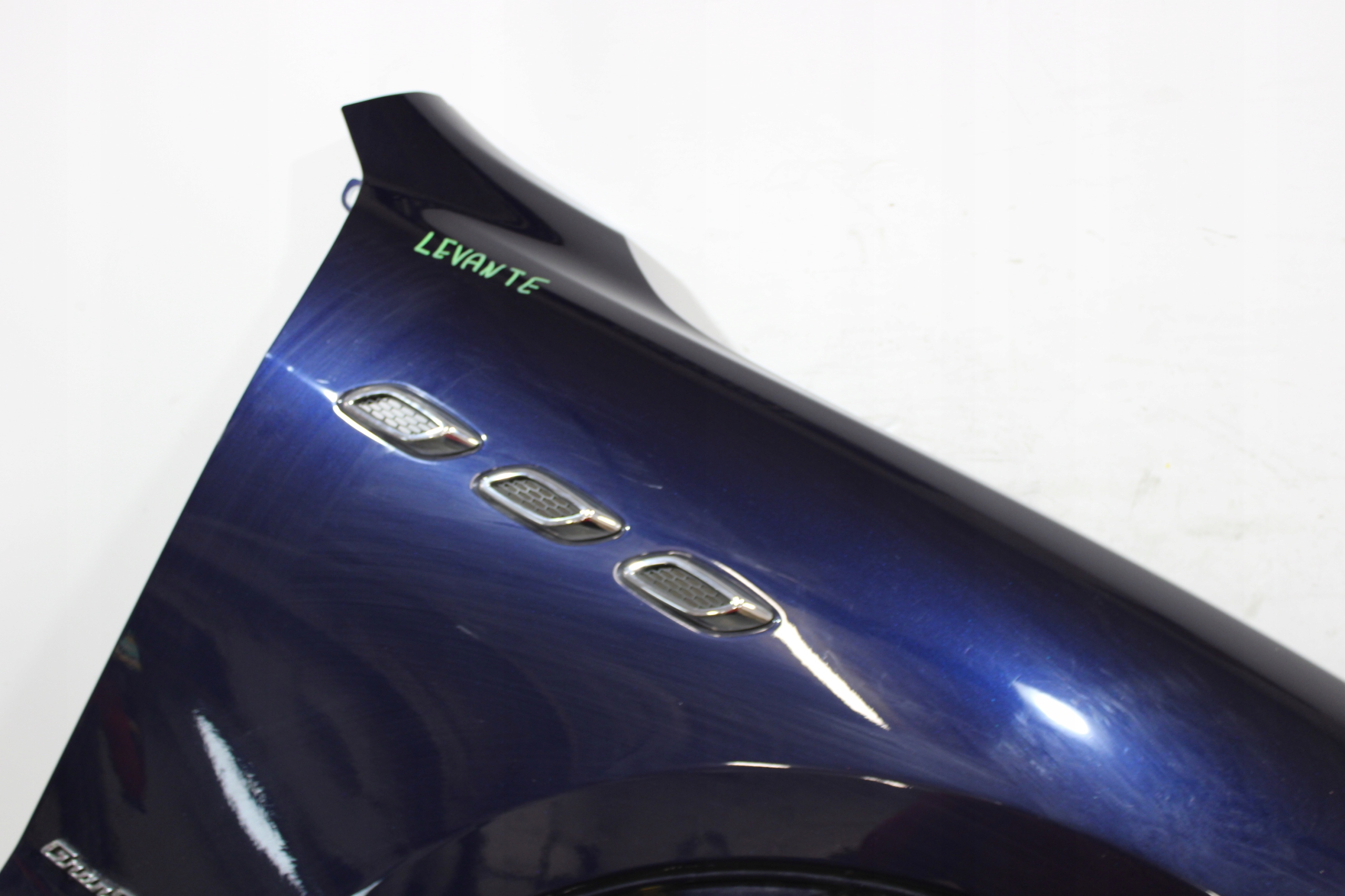 fender right front front MASERATI LEVANTE M161