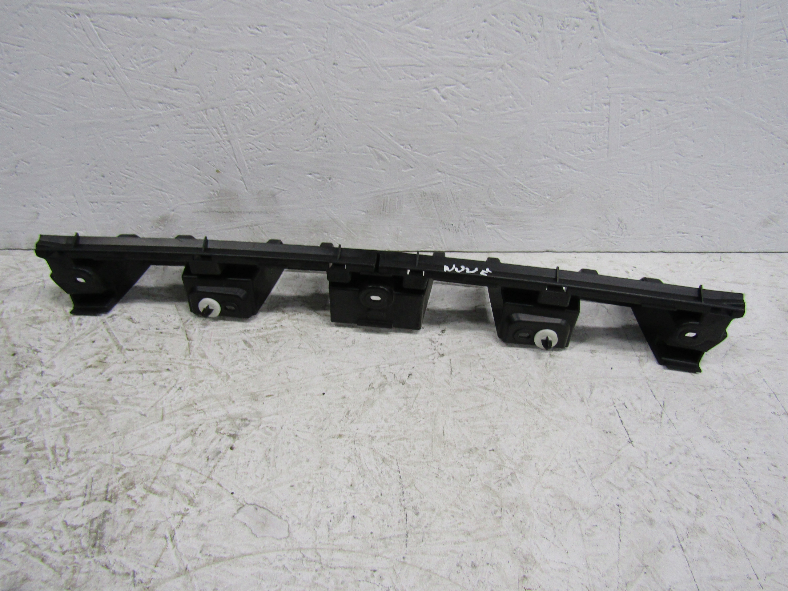 Ford Fiesta Mk8 bumper bracket central rear part 16r