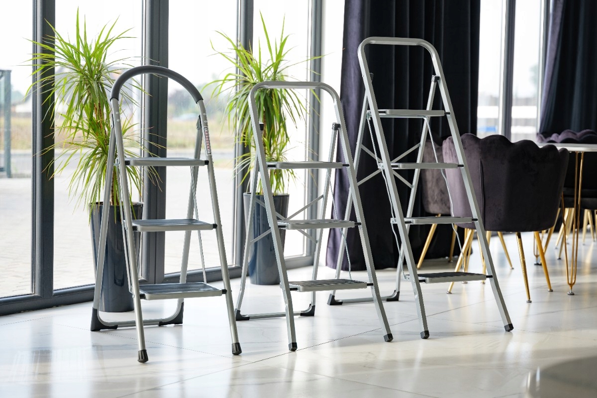 DRABINA DOMOWA 4 STOPNIOWA 150 KG MOCNA STALOWA Waga 7.4 kg