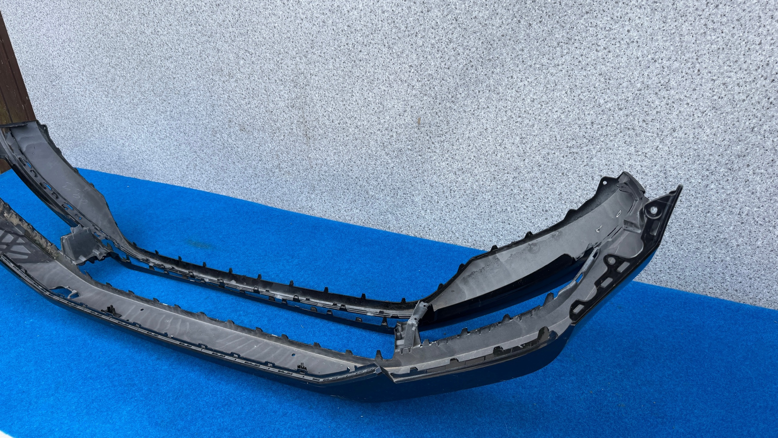 VW PASSAT B8 3G bumper front 4XPDC 3G0807221A 131AG