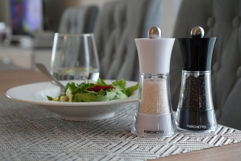 ZESTAW MŁYNKÓW PIEPRZ SÓL FORCHETTO PIONI 13CM 2SZ Marka inna