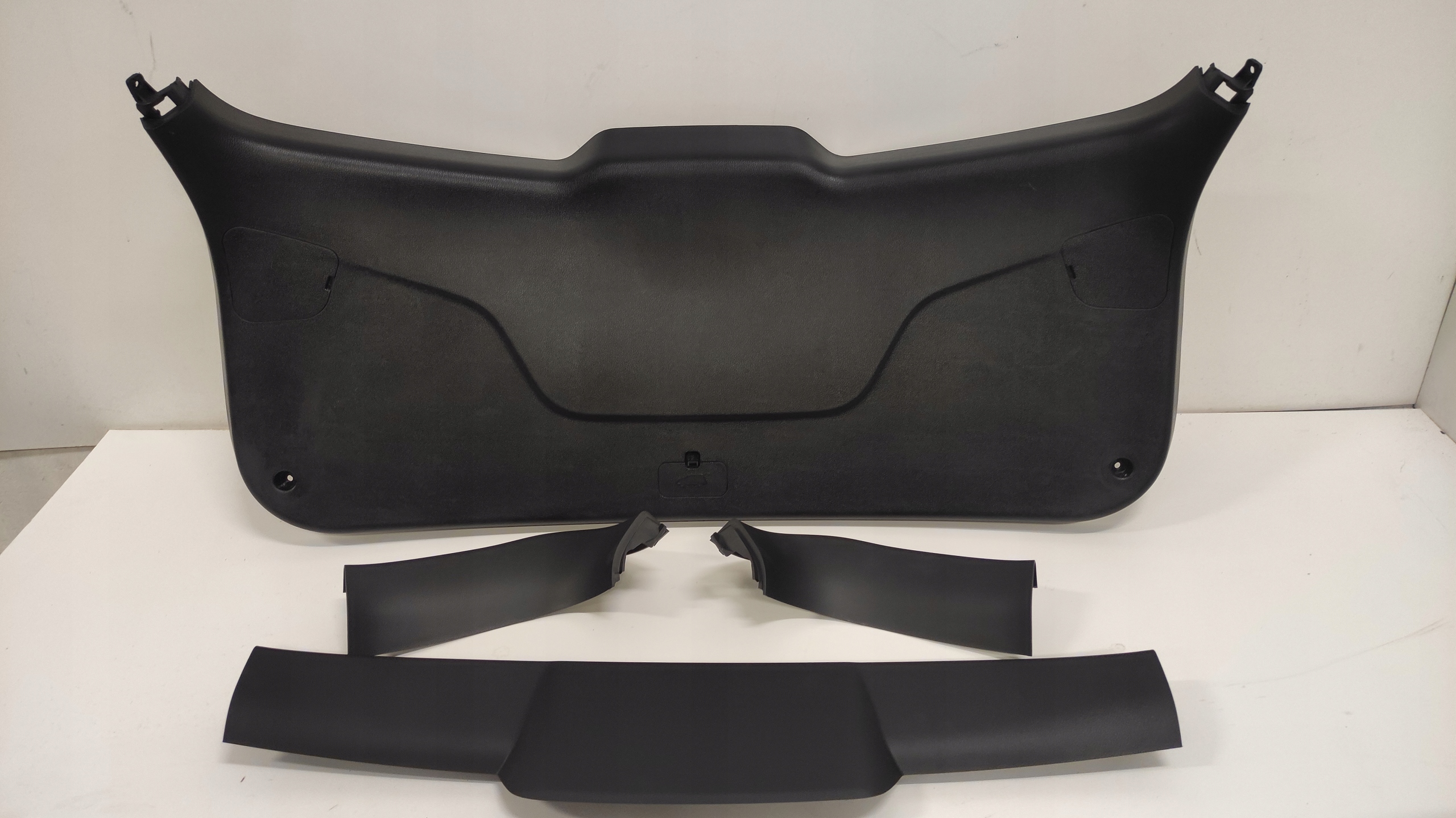 81751-3U000 - ОББИВКА КРИШКИ БАГАЖНИКА KIA SPORTAGE III 10-15