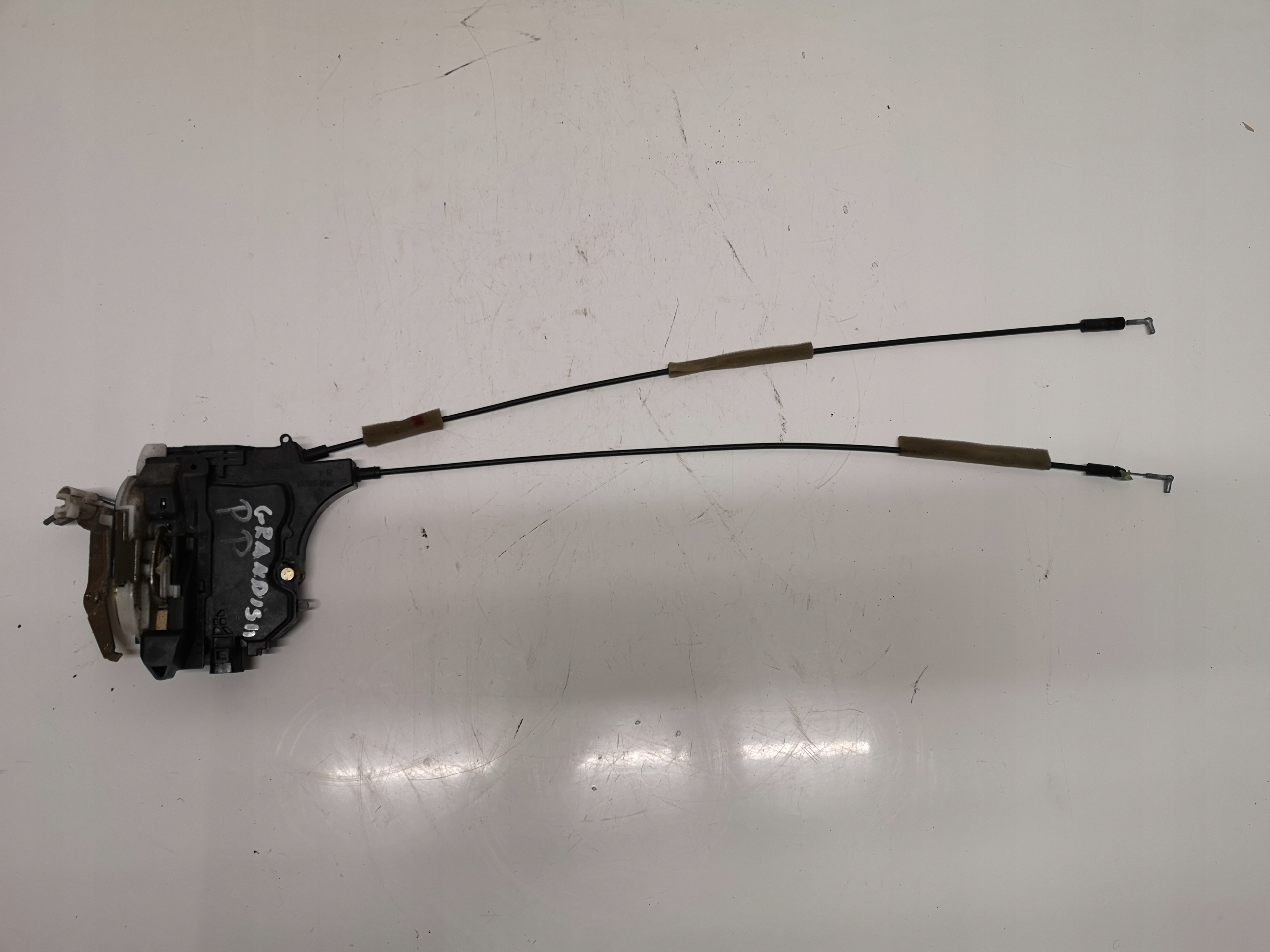 GRANDIS 03-11 ZAMEK Z DRZWI PRAWY PRZÓD 2 PINY