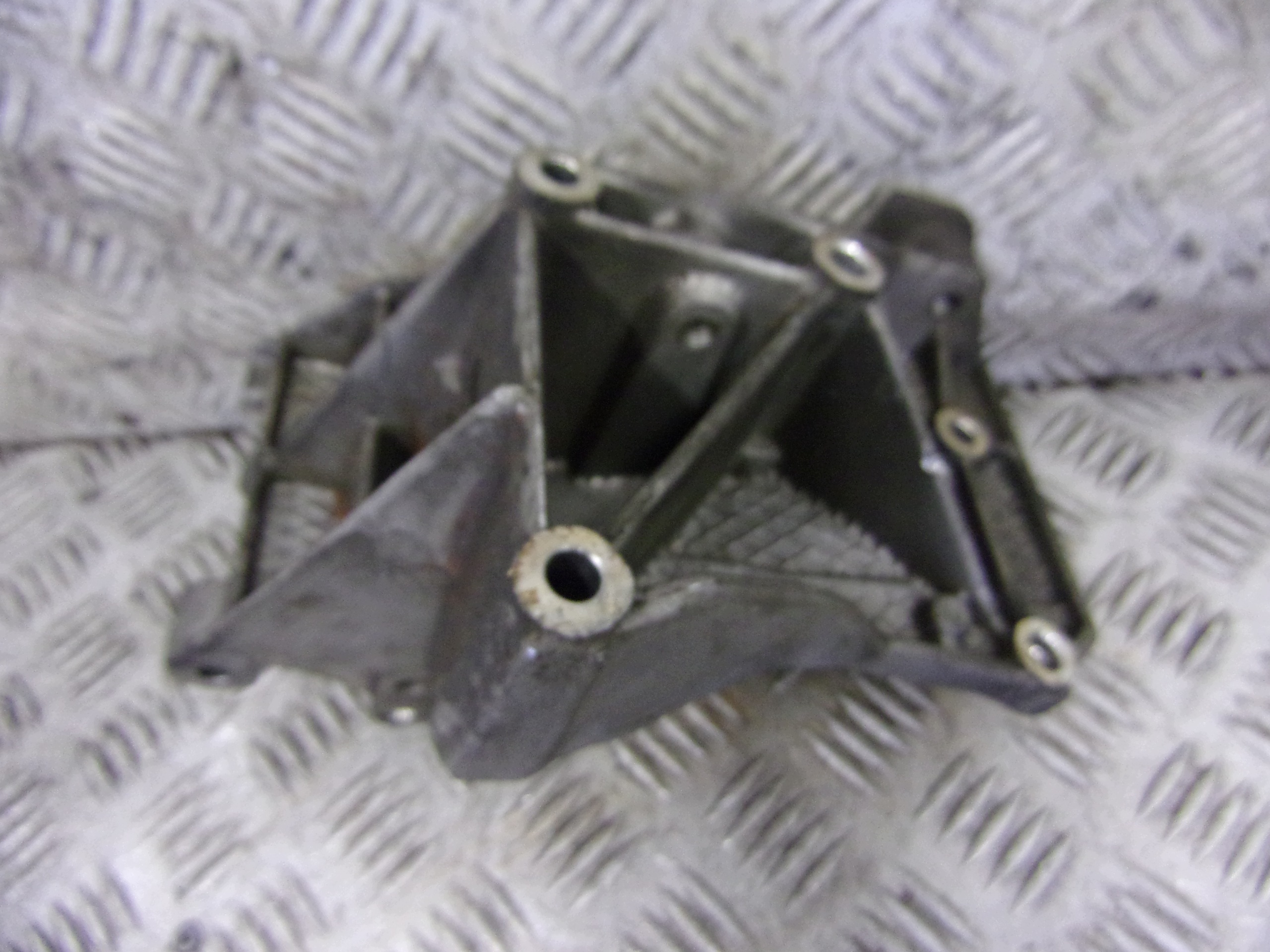 supporto staffa alternatore CITROEN C5 96348179